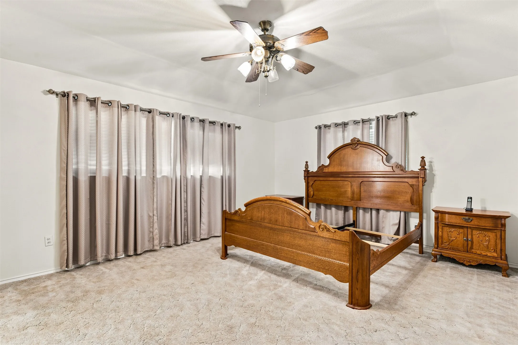 Single Family Residence For Sale in Falls County , 708 Fonville Drive, Marlin, Texas 76661, 4 Bedroom, 3 Bathroom, 2 Garage spaces, 2,364 Sqft, built in 1970, mls#21328273, Real Estate Agent in Marlin, Homes For Sale in Falls county, Homes For Sale in Marlin, Realtor in Marlin Texas, Real Estate Brokerage Independent Realty Texas, Luminita Cordes Realtor