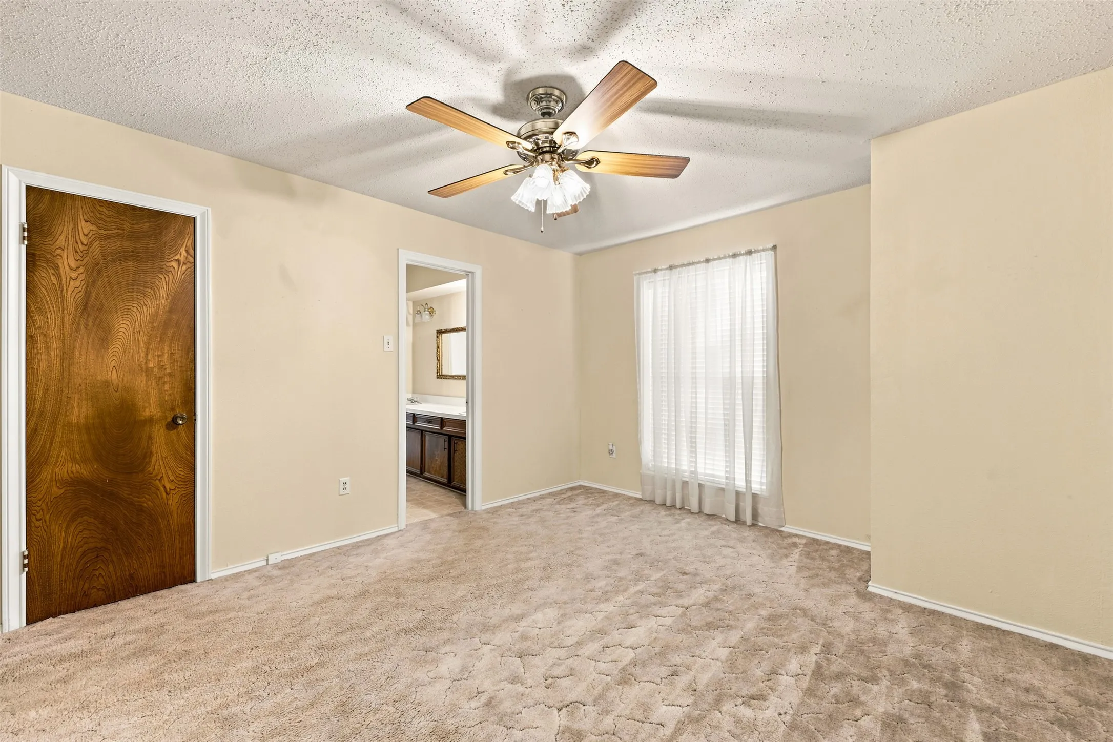 Single Family Residence For Sale in Falls County , 708 Fonville Drive, Marlin, Texas 76661, 4 Bedroom, 3 Bathroom, 2 Garage spaces, 2,364 Sqft, built in 1970, mls#21328273, Real Estate Agent in Marlin, Homes For Sale in Falls county, Homes For Sale in Marlin, Realtor in Marlin Texas, Real Estate Brokerage Independent Realty Texas, Luminita Cordes Realtor