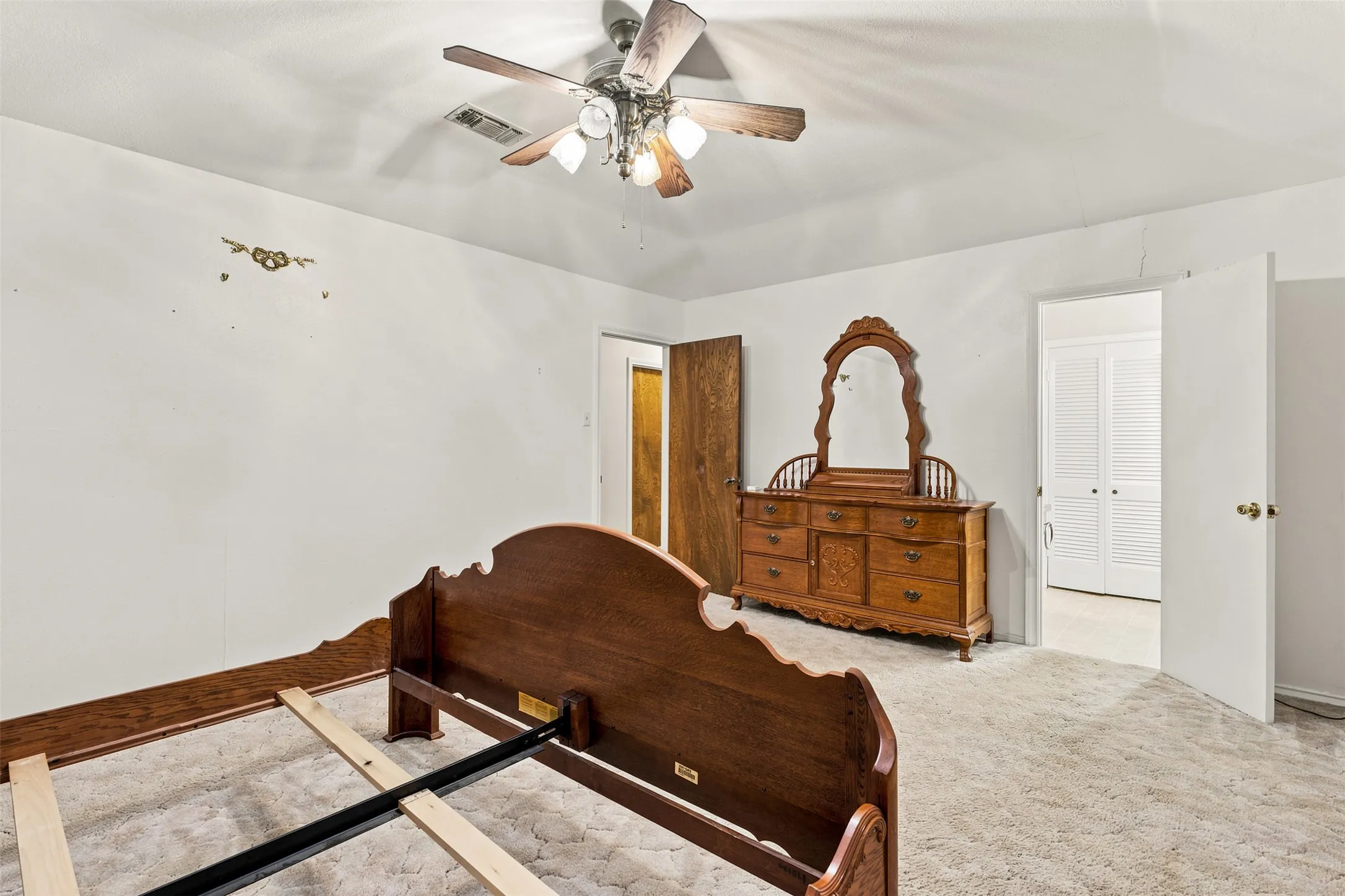 Single Family Residence For Sale in Falls County , 708 Fonville Drive, Marlin, Texas 76661, 4 Bedroom, 3 Bathroom, 2 Garage spaces, 2,364 Sqft, built in 1970, mls#21328273, Real Estate Agent in Marlin, Homes For Sale in Falls county, Homes For Sale in Marlin, Realtor in Marlin Texas, Real Estate Brokerage Independent Realty Texas, Luminita Cordes Realtor