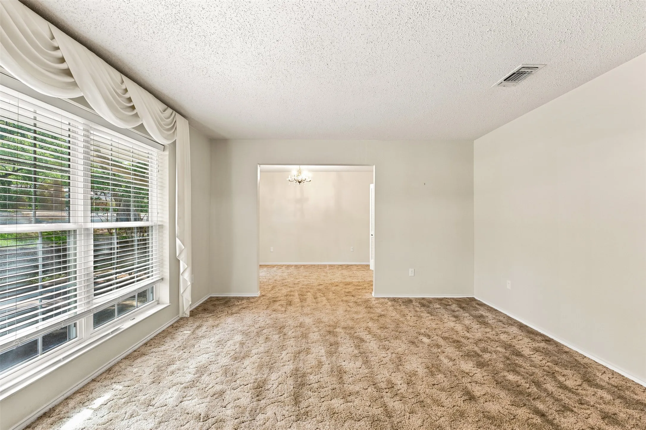 Single Family Residence For Sale in Falls County , 708 Fonville Drive, Marlin, Texas 76661, 4 Bedroom, 3 Bathroom, 2 Garage spaces, 2,364 Sqft, built in 1970, mls#21328273, Real Estate Agent in Marlin, Homes For Sale in Falls county, Homes For Sale in Marlin, Realtor in Marlin Texas, Real Estate Brokerage Independent Realty Texas, Luminita Cordes Realtor