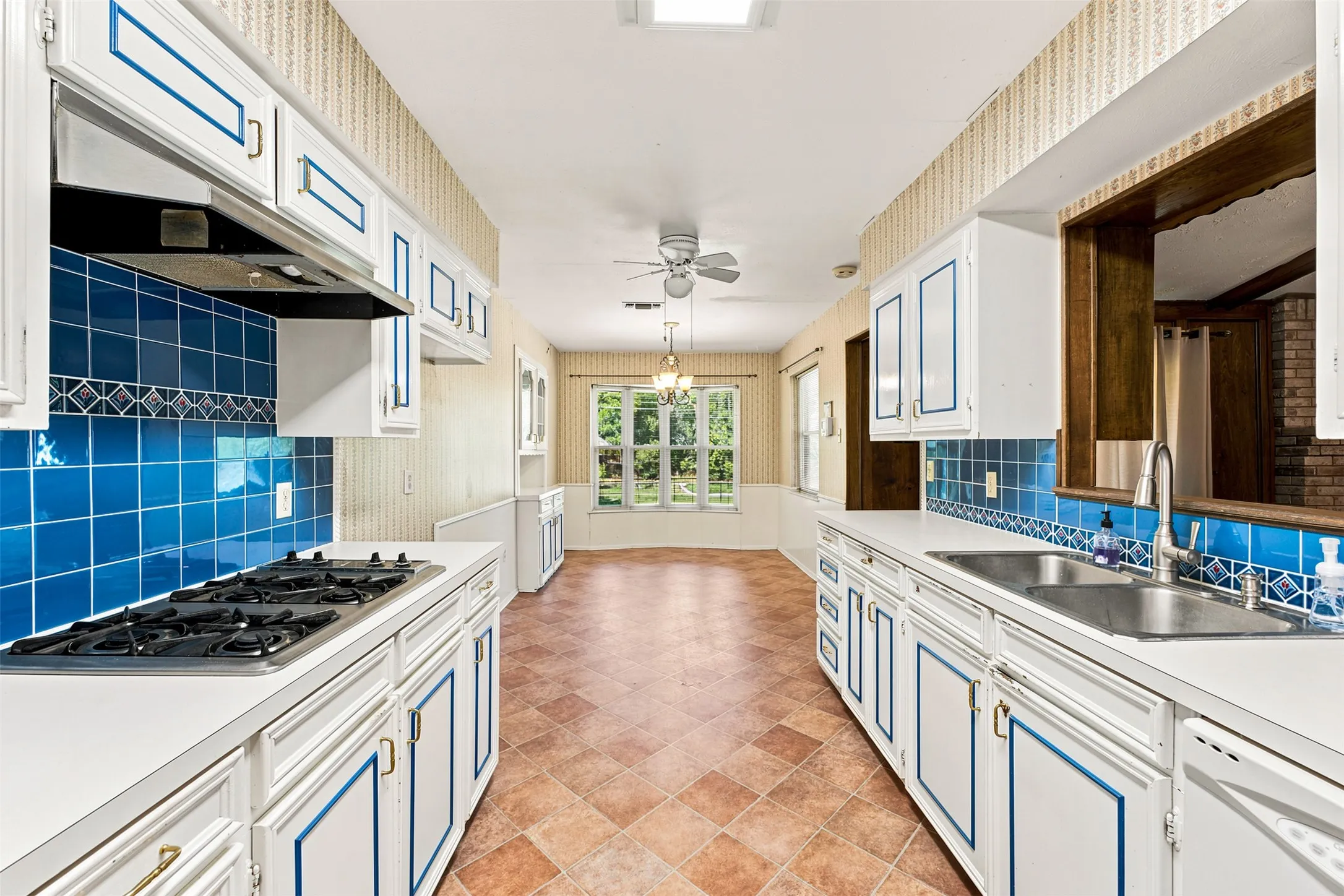 Single Family Residence For Sale in Falls County , 708 Fonville Drive, Marlin, Texas 76661, 4 Bedroom, 3 Bathroom, 2 Garage spaces, 2,364 Sqft, built in 1970, mls#21328273, Real Estate Agent in Marlin, Homes For Sale in Falls county, Homes For Sale in Marlin, Realtor in Marlin Texas, Real Estate Brokerage Independent Realty Texas, Luminita Cordes Realtor