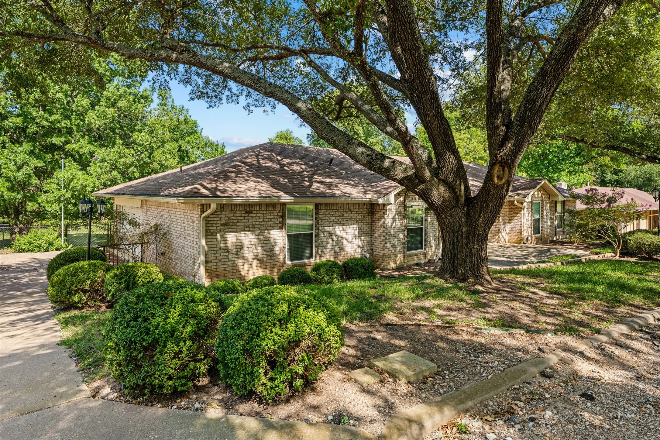 Single Family Residence For Sale in Falls County , 708 Fonville Drive, Marlin, Texas 76661, 4 Bedroom, 3 Bathroom, 2 Garage spaces, 2,364 Sqft, built in 1970, mls#21328273, Real Estate Agent in Marlin, Homes For Sale in Falls county, Homes For Sale in Marlin, Realtor in Marlin Texas, Real Estate Brokerage Independent Realty Texas, Luminita Cordes Realtor