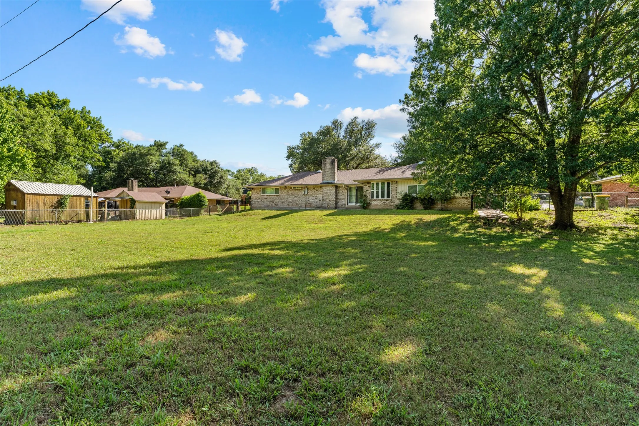 Single Family Residence For Sale in Falls County , 708 Fonville Drive, Marlin, Texas 76661, 4 Bedroom, 3 Bathroom, 2 Garage spaces, 2,364 Sqft, built in 1970, mls#21328273, Real Estate Agent in Marlin, Homes For Sale in Falls county, Homes For Sale in Marlin, Realtor in Marlin Texas, Real Estate Brokerage Independent Realty Texas, Luminita Cordes Realtor