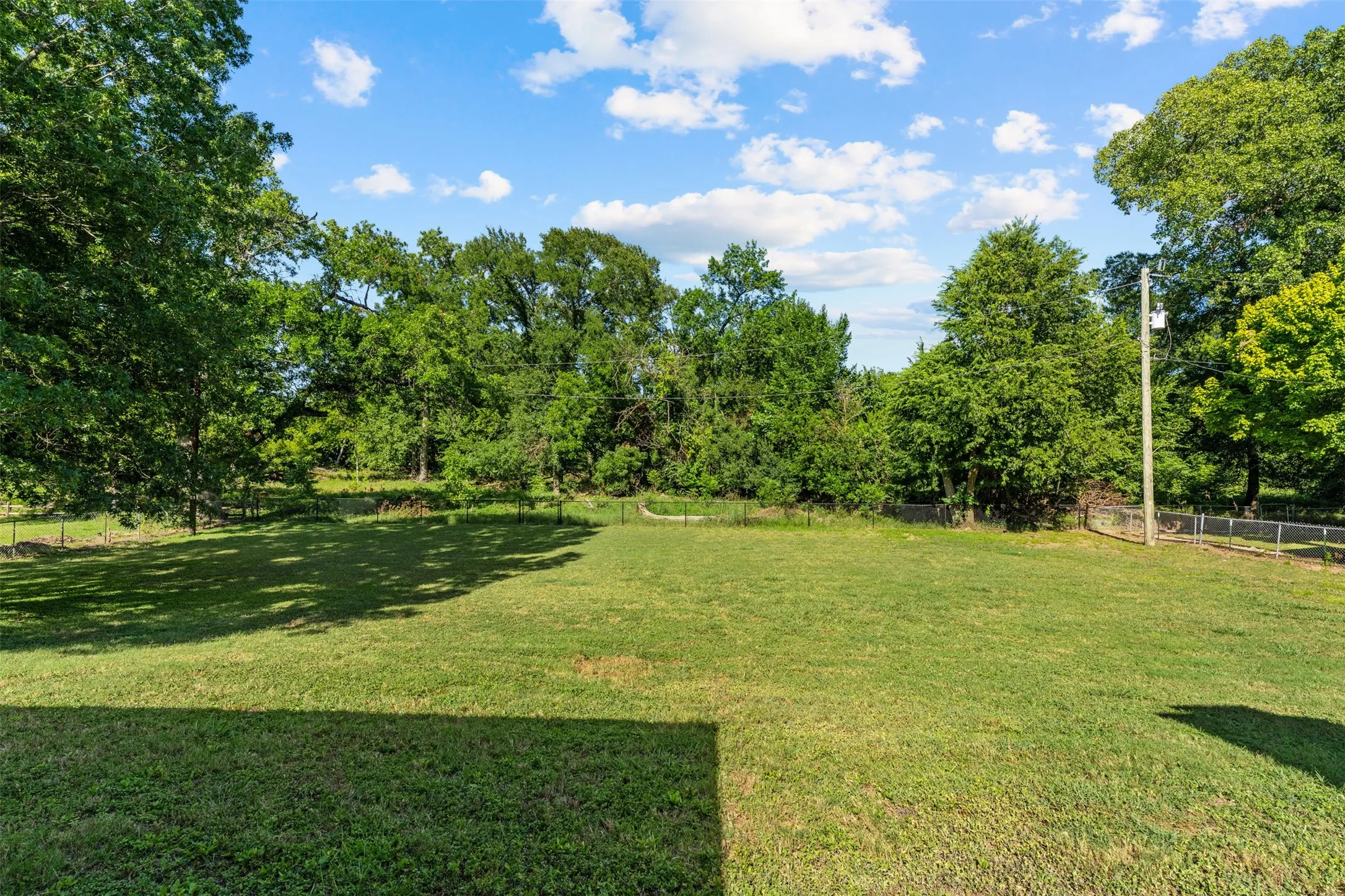 Single Family Residence For Sale in Falls County , 708 Fonville Drive, Marlin, Texas 76661, 4 Bedroom, 3 Bathroom, 2 Garage spaces, 2,364 Sqft, built in 1970, mls#21328273, Real Estate Agent in Marlin, Homes For Sale in Falls county, Homes For Sale in Marlin, Realtor in Marlin Texas, Real Estate Brokerage Independent Realty Texas, Luminita Cordes Realtor