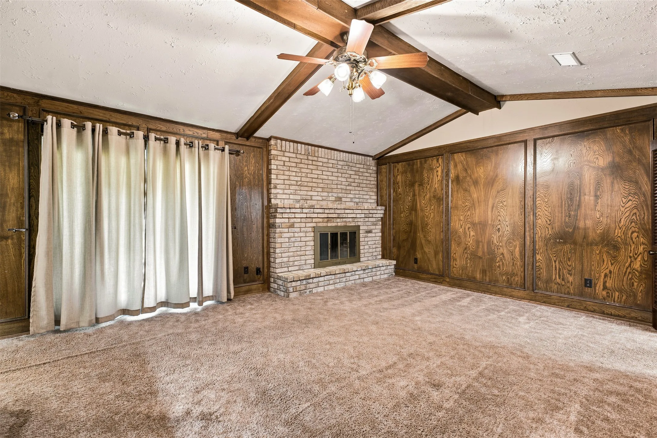 Single Family Residence For Sale in Falls County , 708 Fonville Drive, Marlin, Texas 76661, 4 Bedroom, 3 Bathroom, 2 Garage spaces, 2,364 Sqft, built in 1970, mls#21328273, Real Estate Agent in Marlin, Homes For Sale in Falls county, Homes For Sale in Marlin, Realtor in Marlin Texas, Real Estate Brokerage Independent Realty Texas, Luminita Cordes Realtor