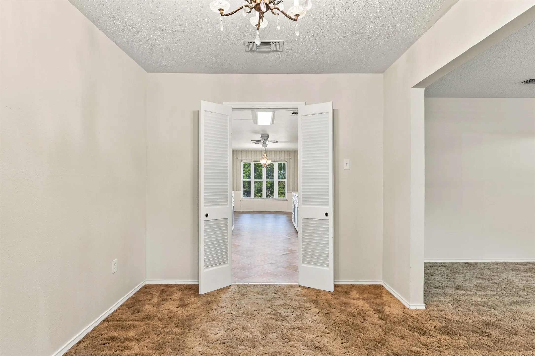 Single Family Residence For Sale in Falls County , 708 Fonville Drive, Marlin, Texas 76661, 4 Bedroom, 3 Bathroom, 2 Garage spaces, 2,364 Sqft, built in 1970, mls#21328273, Real Estate Agent in Marlin, Homes For Sale in Falls county, Homes For Sale in Marlin, Realtor in Marlin Texas, Real Estate Brokerage Independent Realty Texas, Luminita Cordes Realtor