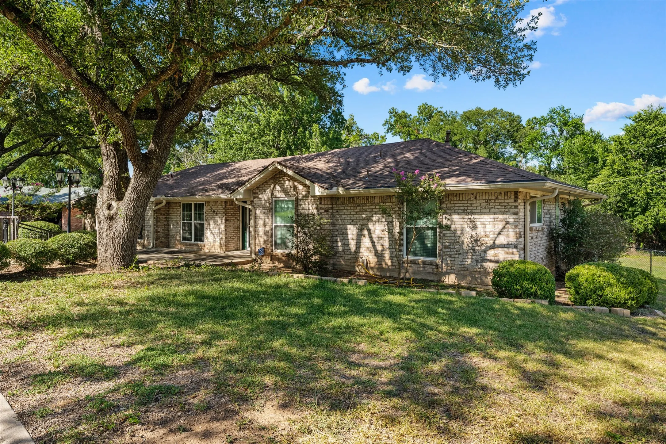Single Family Residence For Sale in Falls County , 708 Fonville Drive, Marlin, Texas 76661, 4 Bedroom, 3 Bathroom, 2 Garage spaces, 2,364 Sqft, built in 1970, mls#21328273, Real Estate Agent in Marlin, Homes For Sale in Falls county, Homes For Sale in Marlin, Realtor in Marlin Texas, Real Estate Brokerage Independent Realty Texas, Luminita Cordes Realtor