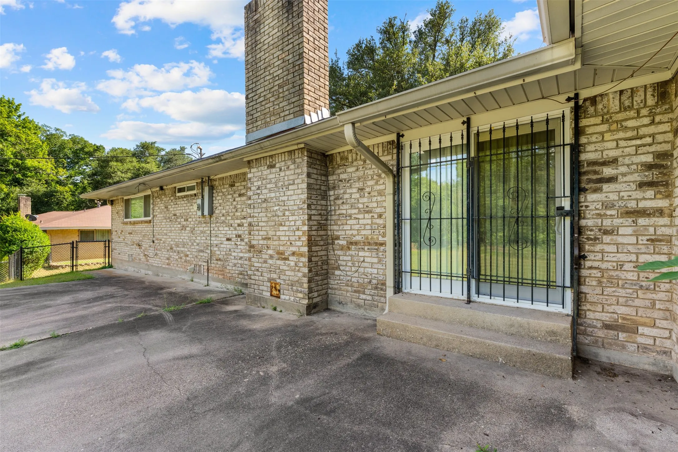 Single Family Residence For Sale in Falls County , 708 Fonville Drive, Marlin, Texas 76661, 4 Bedroom, 3 Bathroom, 2 Garage spaces, 2,364 Sqft, built in 1970, mls#21328273, Real Estate Agent in Marlin, Homes For Sale in Falls county, Homes For Sale in Marlin, Realtor in Marlin Texas, Real Estate Brokerage Independent Realty Texas, Luminita Cordes Realtor