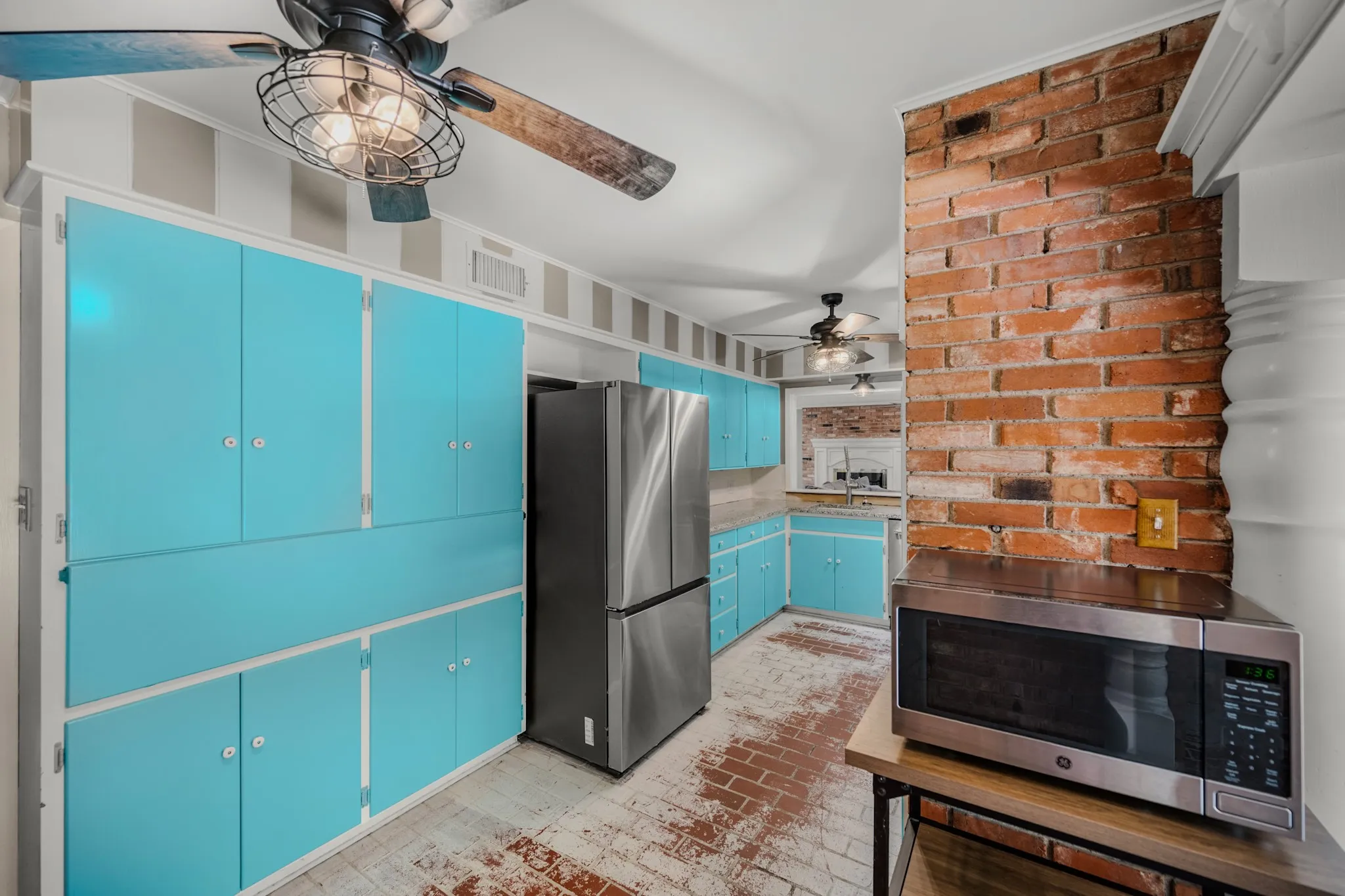 Single Family Residence For Sale in Johnson County , 1214 Loma Alta Place, Cleburne, Texas 76033, 3 Bedroom, 3 Bathroom, 2 Garage spaces, 2,950 Sqft, built in 1956, mls#21329538, Real Estate Agent in Cleburne, Homes For Sale in Johnson county, Homes For Sale in Cleburne, Realtor in Cleburne Texas, Real Estate Brokerage Independent Realty Texas, Luminita Cordes Realtor