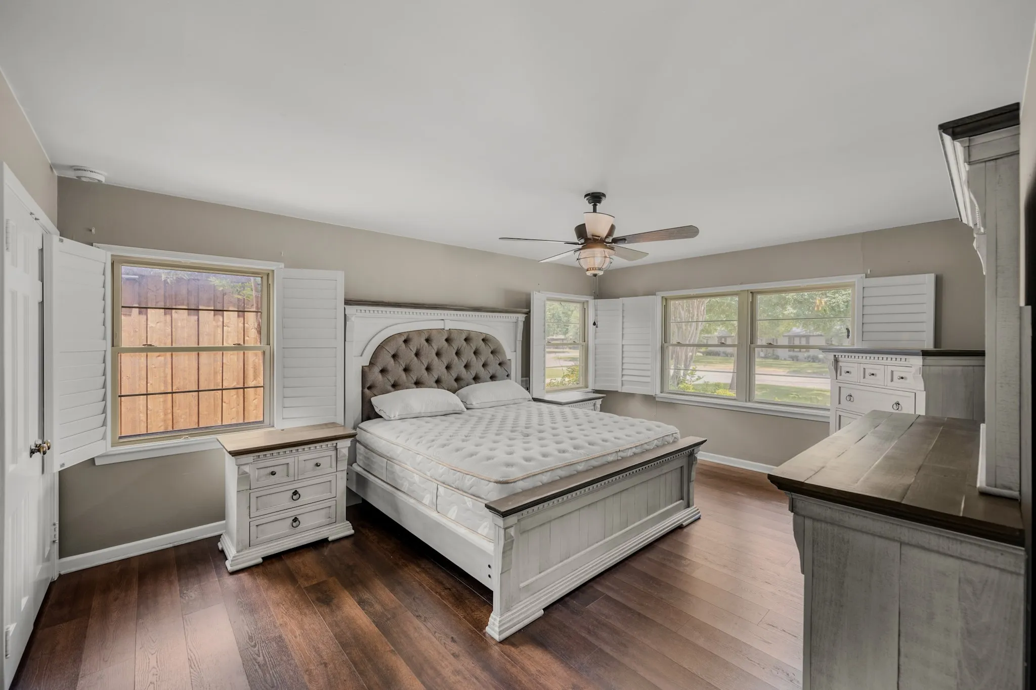 Single Family Residence For Sale in Johnson County , 1214 Loma Alta Place, Cleburne, Texas 76033, 3 Bedroom, 3 Bathroom, 2 Garage spaces, 2,950 Sqft, built in 1956, mls#21329538, Real Estate Agent in Cleburne, Homes For Sale in Johnson county, Homes For Sale in Cleburne, Realtor in Cleburne Texas, Real Estate Brokerage Independent Realty Texas, Luminita Cordes Realtor