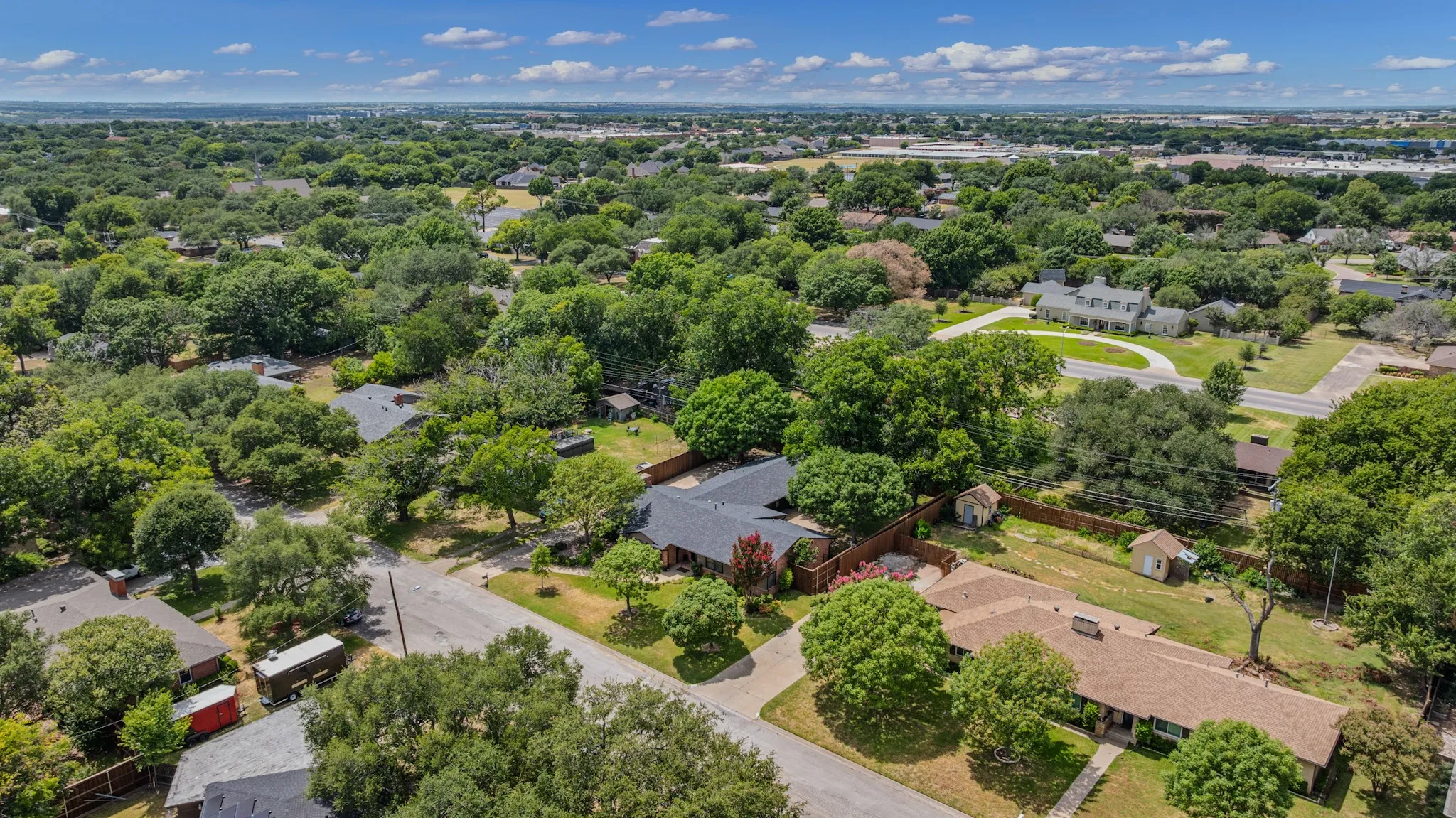 Single Family Residence For Sale in Johnson County , 1214 Loma Alta Place, Cleburne, Texas 76033, 3 Bedroom, 3 Bathroom, 2 Garage spaces, 2,950 Sqft, built in 1956, mls#21329538, Real Estate Agent in Cleburne, Homes For Sale in Johnson county, Homes For Sale in Cleburne, Realtor in Cleburne Texas, Real Estate Brokerage Independent Realty Texas, Luminita Cordes Realtor