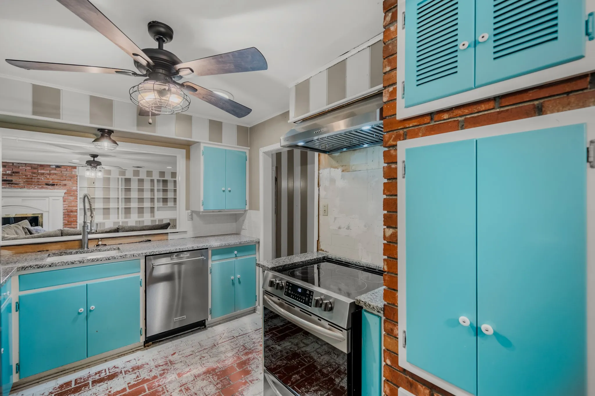Single Family Residence For Sale in Johnson County , 1214 Loma Alta Place, Cleburne, Texas 76033, 3 Bedroom, 3 Bathroom, 2 Garage spaces, 2,950 Sqft, built in 1956, mls#21329538, Real Estate Agent in Cleburne, Homes For Sale in Johnson county, Homes For Sale in Cleburne, Realtor in Cleburne Texas, Real Estate Brokerage Independent Realty Texas, Luminita Cordes Realtor