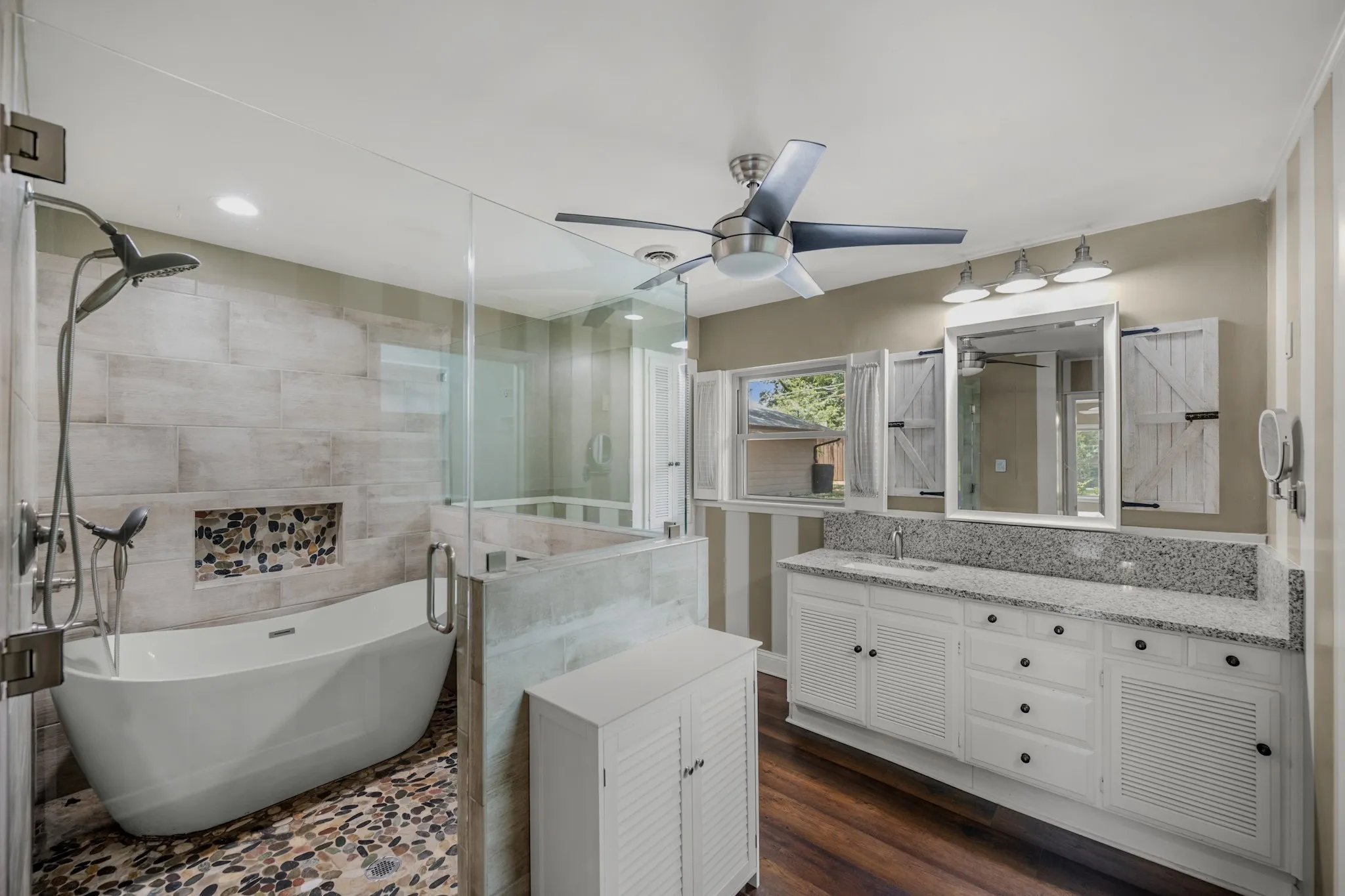 Single Family Residence For Sale in Johnson County , 1214 Loma Alta Place, Cleburne, Texas 76033, 3 Bedroom, 3 Bathroom, 2 Garage spaces, 2,950 Sqft, built in 1956, mls#21329538, Real Estate Agent in Cleburne, Homes For Sale in Johnson county, Homes For Sale in Cleburne, Realtor in Cleburne Texas, Real Estate Brokerage Independent Realty Texas, Luminita Cordes Realtor
