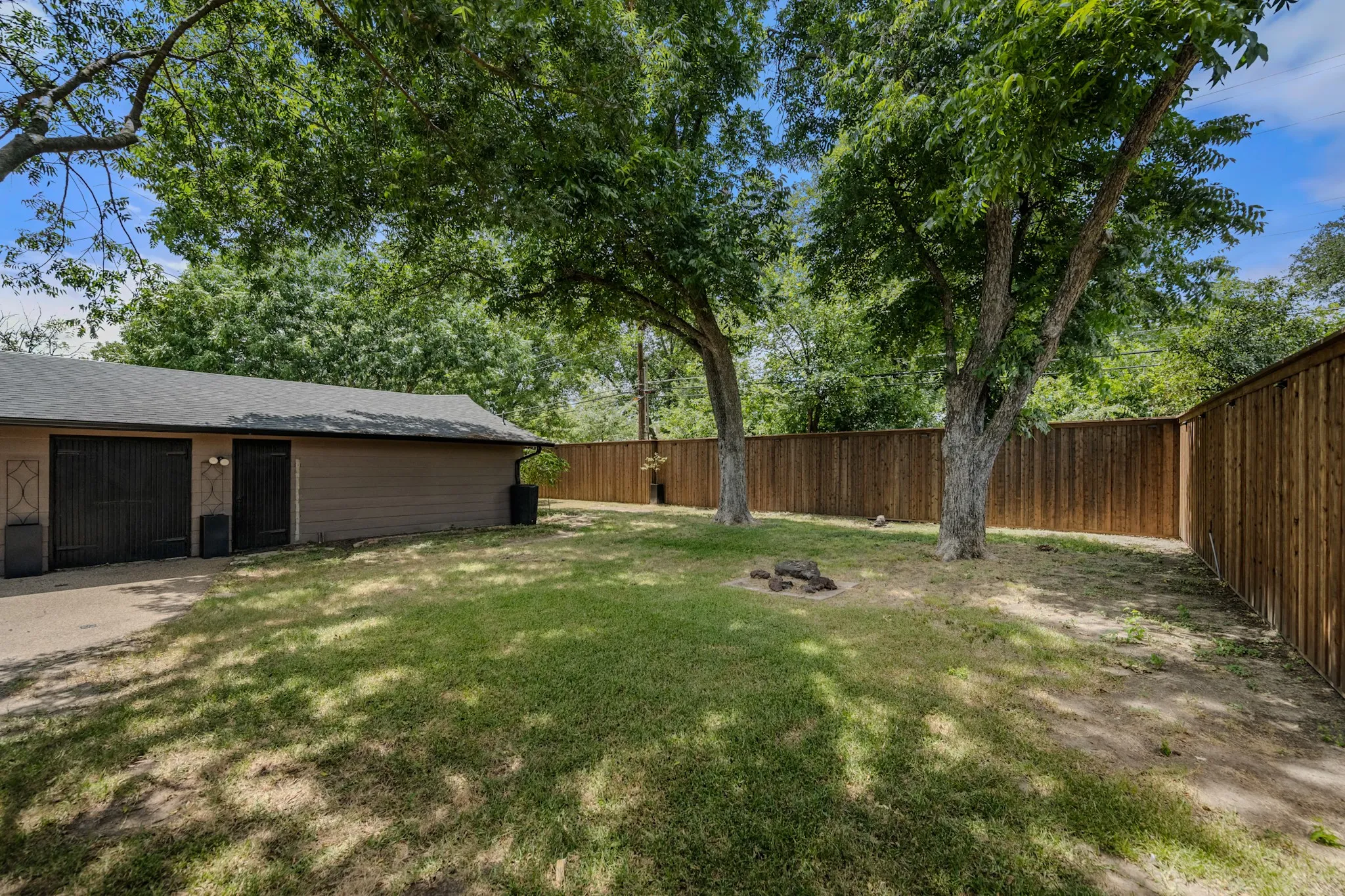 Single Family Residence For Sale in Johnson County , 1214 Loma Alta Place, Cleburne, Texas 76033, 3 Bedroom, 3 Bathroom, 2 Garage spaces, 2,950 Sqft, built in 1956, mls#21329538, Real Estate Agent in Cleburne, Homes For Sale in Johnson county, Homes For Sale in Cleburne, Realtor in Cleburne Texas, Real Estate Brokerage Independent Realty Texas, Luminita Cordes Realtor