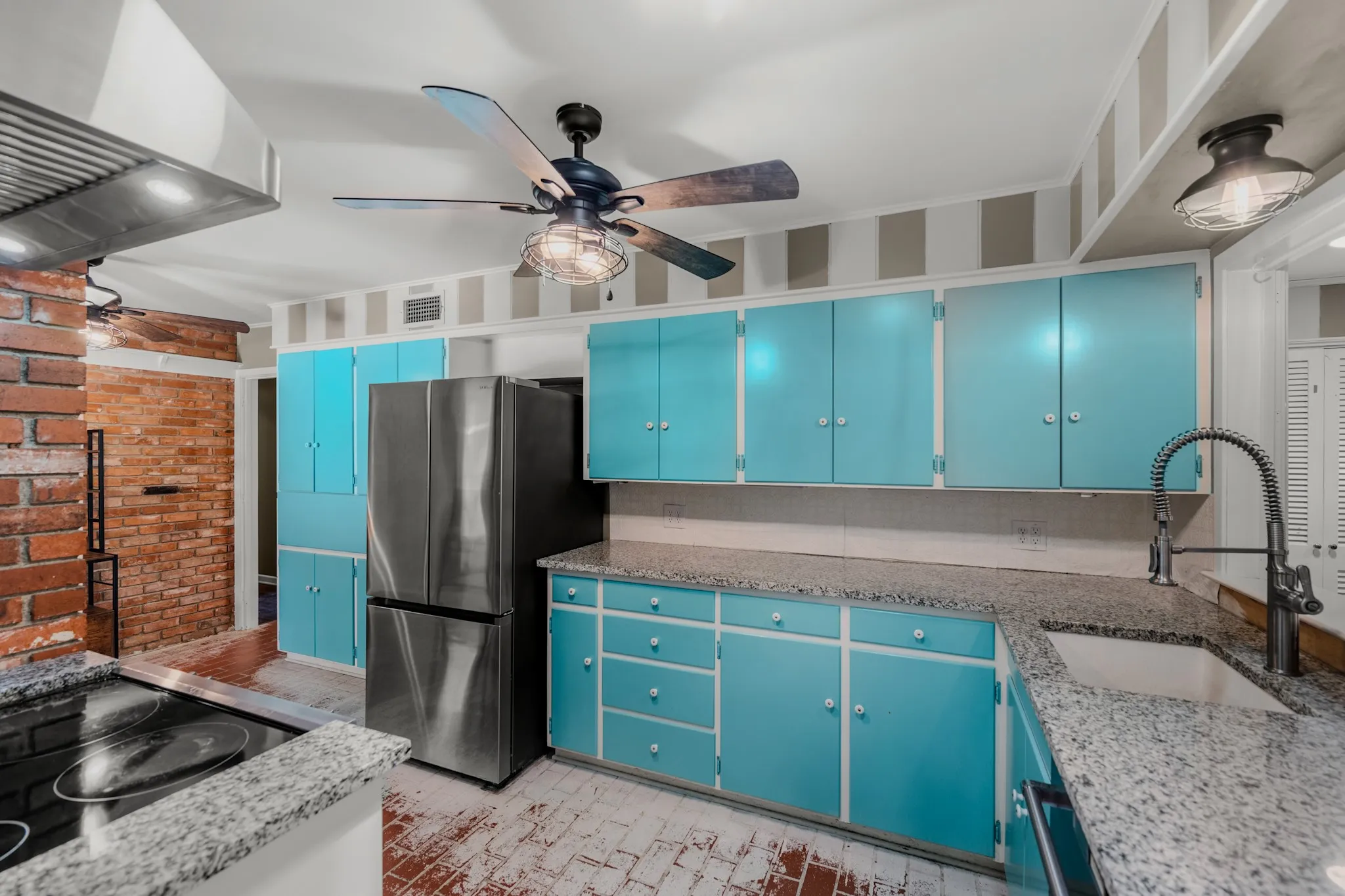 Single Family Residence For Sale in Johnson County , 1214 Loma Alta Place, Cleburne, Texas 76033, 3 Bedroom, 3 Bathroom, 2 Garage spaces, 2,950 Sqft, built in 1956, mls#21329538, Real Estate Agent in Cleburne, Homes For Sale in Johnson county, Homes For Sale in Cleburne, Realtor in Cleburne Texas, Real Estate Brokerage Independent Realty Texas, Luminita Cordes Realtor