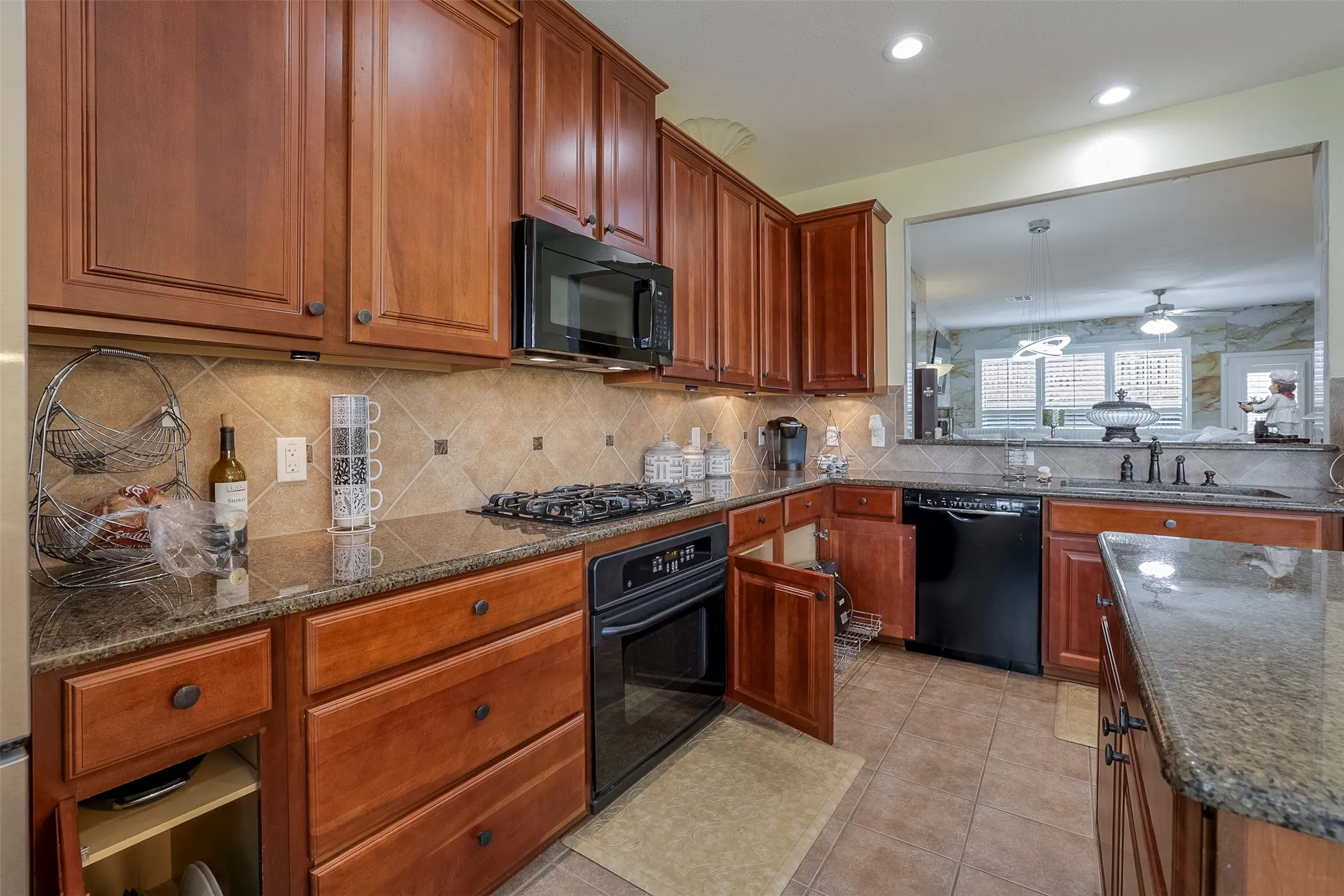 Townhouse For Sale in Dallas County , 1429 Fox Run Drive, Irving, Texas 75063, 3 Bedroom, 3 Bathroom, 2 Garage spaces, 2,315 Sqft, built in 2006, mls#21326608, Real Estate Agent in Irving, Homes For Sale in Dallas county, Homes For Sale in Irving, Realtor in Irving Texas, Real Estate Brokerage Independent Realty Texas, Luminita Cordes Realtor