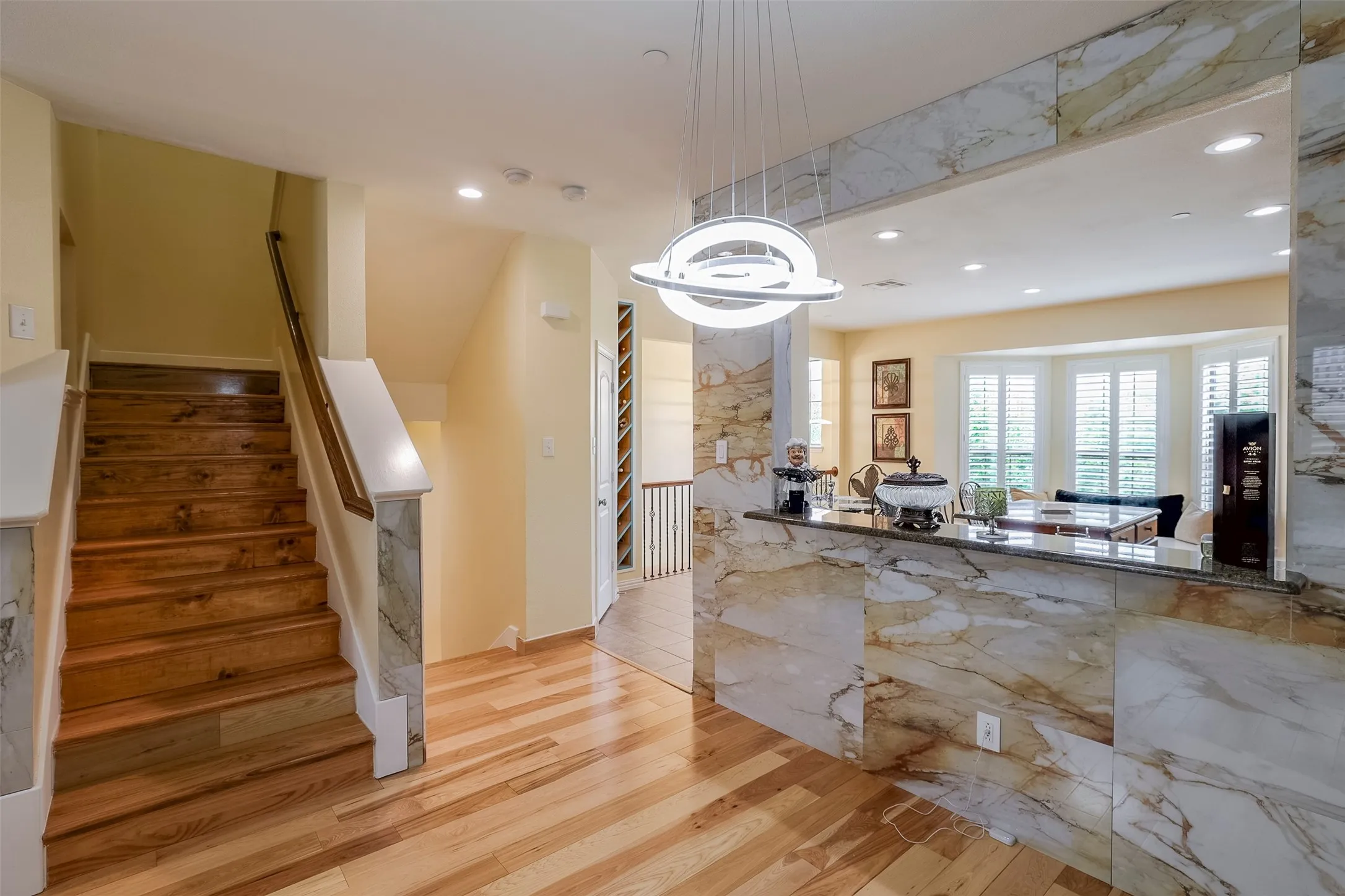 Townhouse For Sale in Dallas County , 1429 Fox Run Drive, Irving, Texas 75063, 3 Bedroom, 3 Bathroom, 2 Garage spaces, 2,315 Sqft, built in 2006, mls#21326608, Real Estate Agent in Irving, Homes For Sale in Dallas county, Homes For Sale in Irving, Realtor in Irving Texas, Real Estate Brokerage Independent Realty Texas, Luminita Cordes Realtor