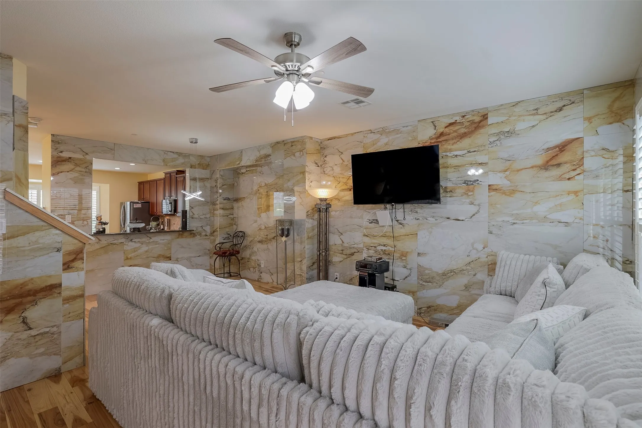 Townhouse For Sale in Dallas County , 1429 Fox Run Drive, Irving, Texas 75063, 3 Bedroom, 3 Bathroom, 2 Garage spaces, 2,315 Sqft, built in 2006, mls#21326608, Real Estate Agent in Irving, Homes For Sale in Dallas county, Homes For Sale in Irving, Realtor in Irving Texas, Real Estate Brokerage Independent Realty Texas, Luminita Cordes Realtor