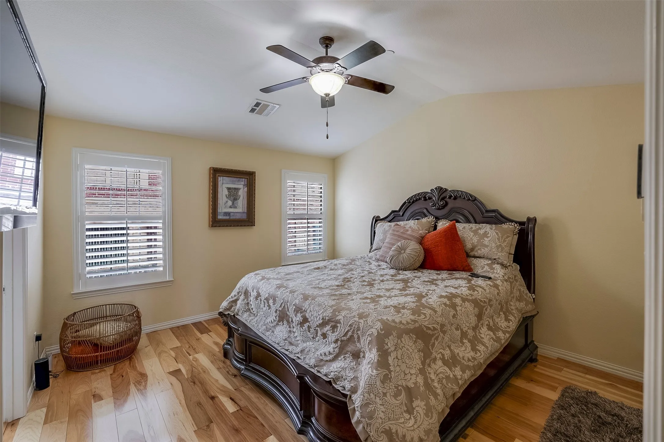 Townhouse For Sale in Dallas County , 1429 Fox Run Drive, Irving, Texas 75063, 3 Bedroom, 3 Bathroom, 2 Garage spaces, 2,315 Sqft, built in 2006, mls#21326608, Real Estate Agent in Irving, Homes For Sale in Dallas county, Homes For Sale in Irving, Realtor in Irving Texas, Real Estate Brokerage Independent Realty Texas, Luminita Cordes Realtor