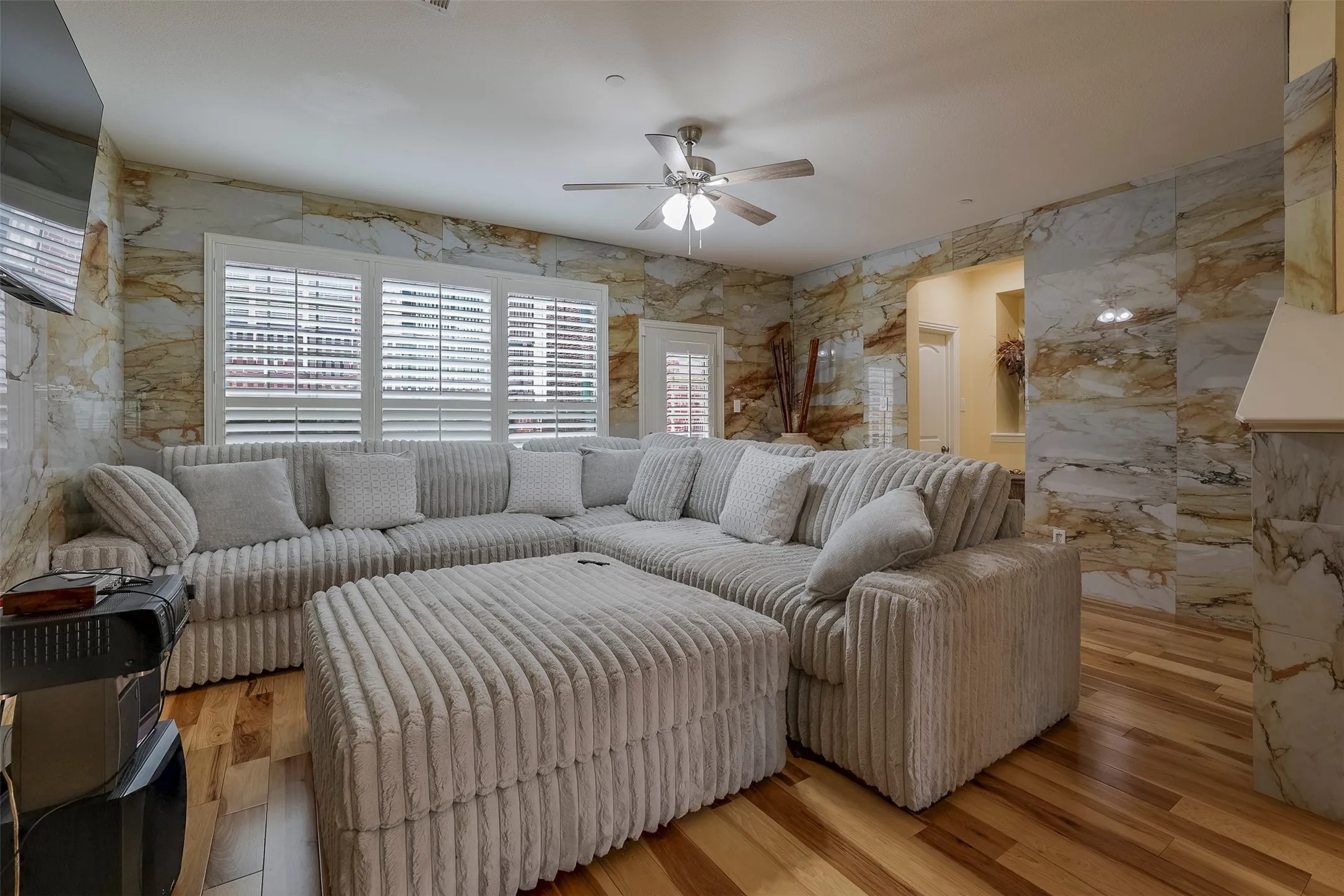 Townhouse For Sale in Dallas County , 1429 Fox Run Drive, Irving, Texas 75063, 3 Bedroom, 3 Bathroom, 2 Garage spaces, 2,315 Sqft, built in 2006, mls#21326608, Real Estate Agent in Irving, Homes For Sale in Dallas county, Homes For Sale in Irving, Realtor in Irving Texas, Real Estate Brokerage Independent Realty Texas, Luminita Cordes Realtor