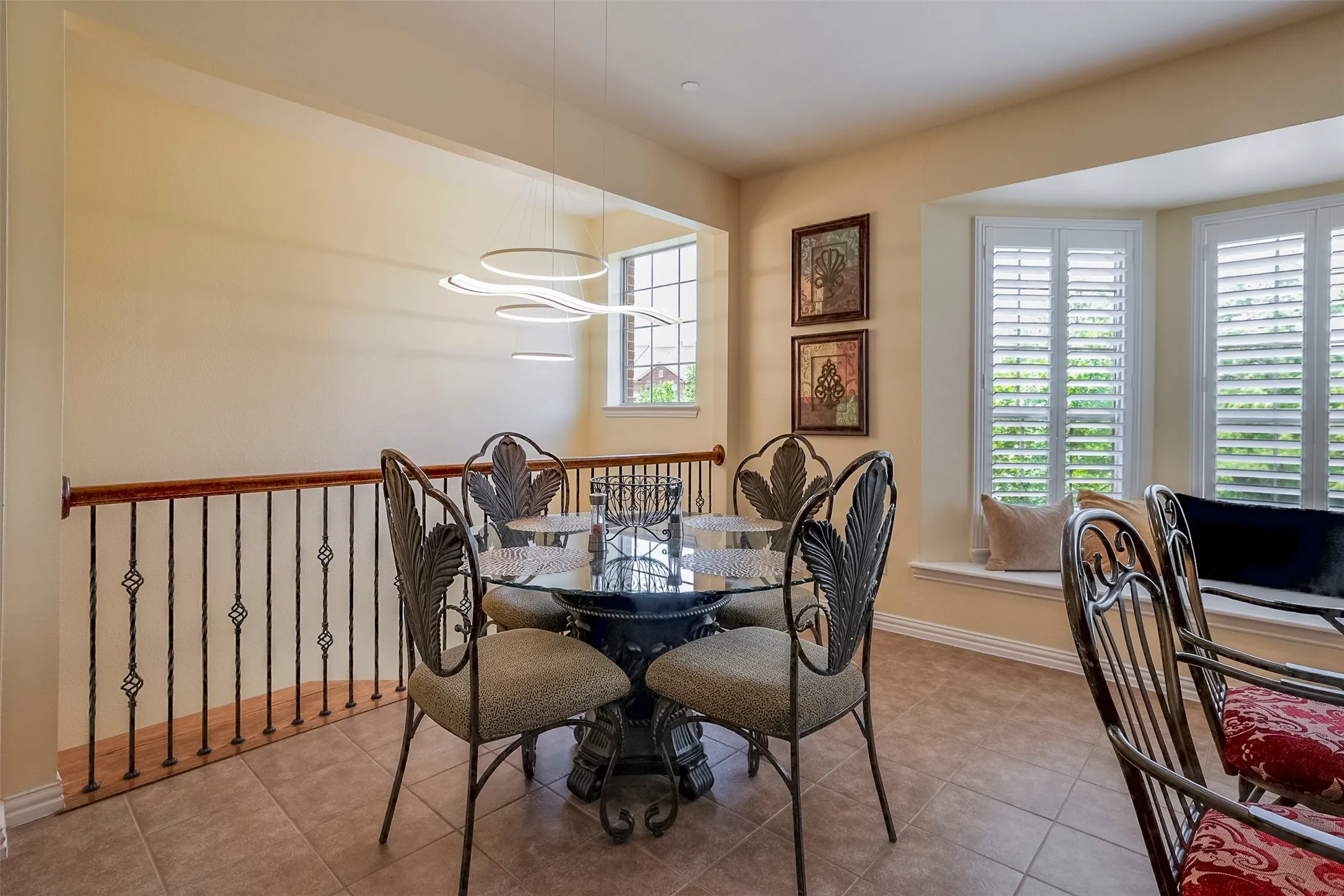 Townhouse For Sale in Dallas County , 1429 Fox Run Drive, Irving, Texas 75063, 3 Bedroom, 3 Bathroom, 2 Garage spaces, 2,315 Sqft, built in 2006, mls#21326608, Real Estate Agent in Irving, Homes For Sale in Dallas county, Homes For Sale in Irving, Realtor in Irving Texas, Real Estate Brokerage Independent Realty Texas, Luminita Cordes Realtor