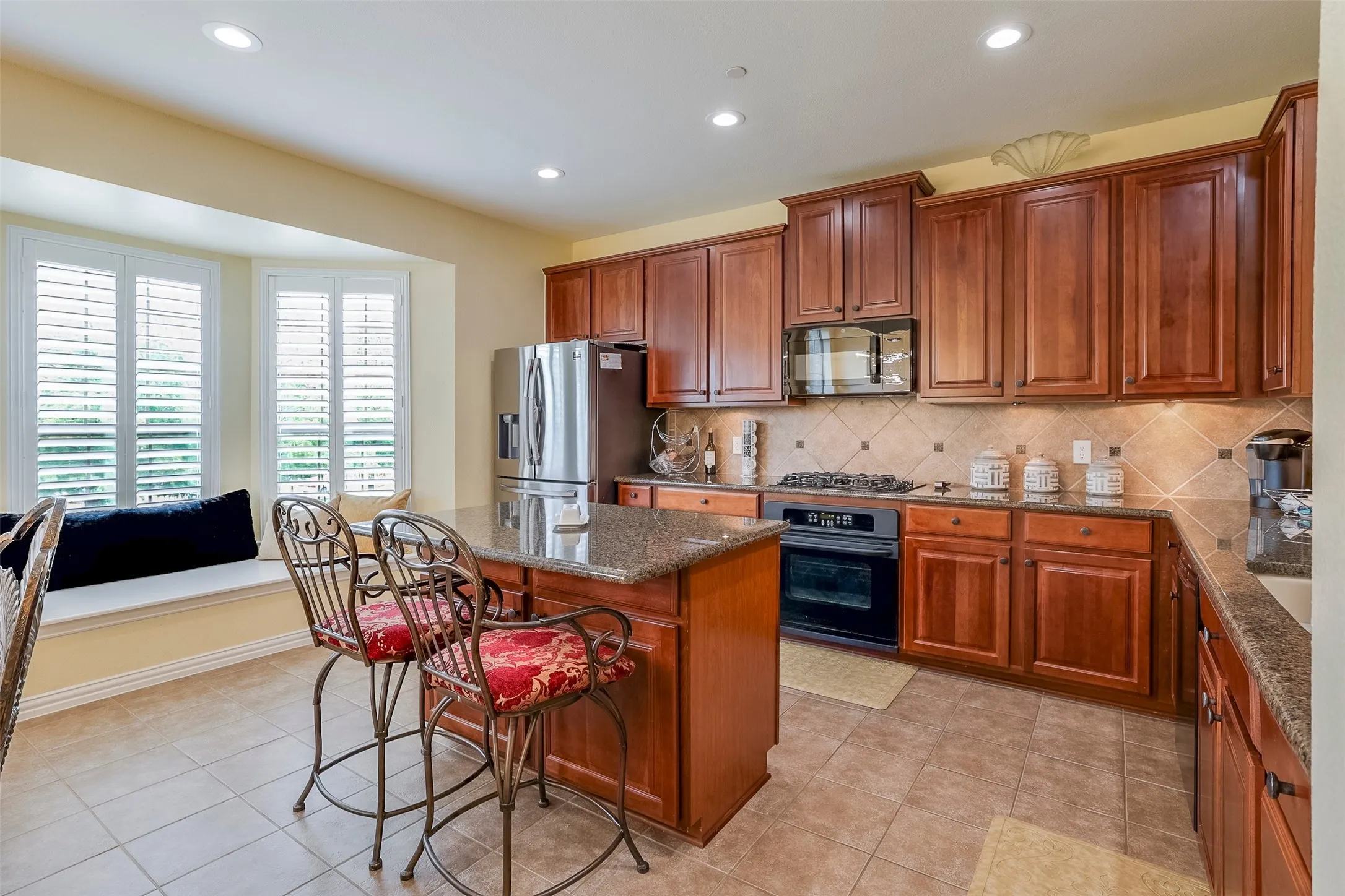 Townhouse For Sale in Dallas County , 1429 Fox Run Drive, Irving, Texas 75063, 3 Bedroom, 3 Bathroom, 2 Garage spaces, 2,315 Sqft, built in 2006, mls#21326608, Real Estate Agent in Irving, Homes For Sale in Dallas county, Homes For Sale in Irving, Realtor in Irving Texas, Real Estate Brokerage Independent Realty Texas, Luminita Cordes Realtor