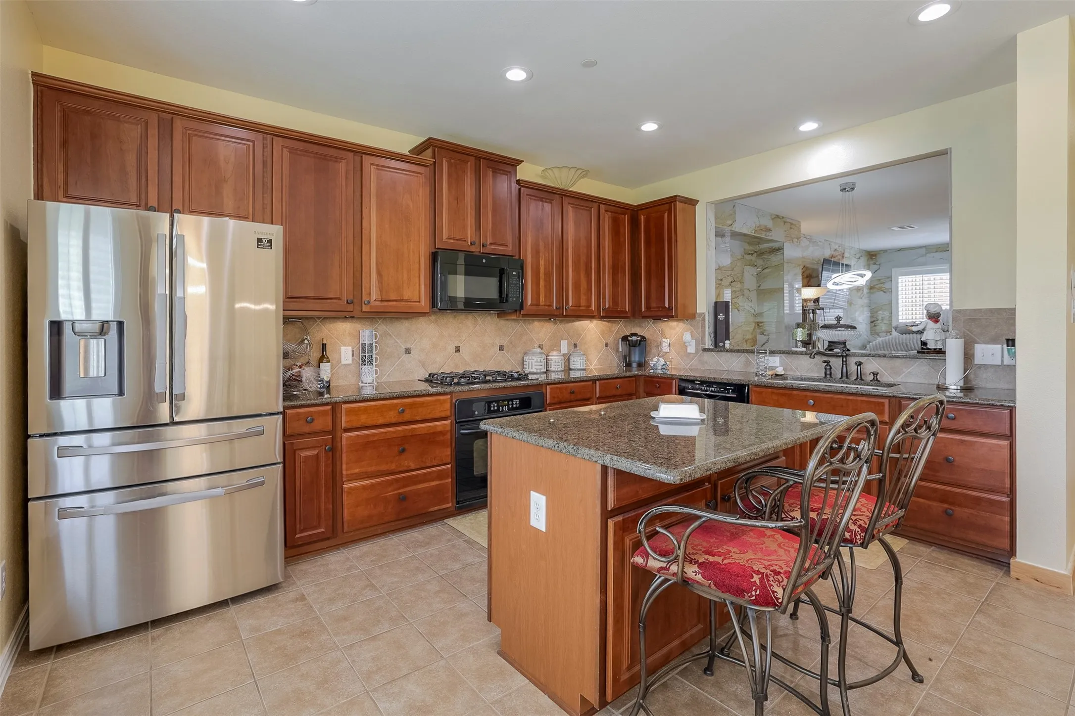 Townhouse For Sale in Dallas County , 1429 Fox Run Drive, Irving, Texas 75063, 3 Bedroom, 3 Bathroom, 2 Garage spaces, 2,315 Sqft, built in 2006, mls#21326608, Real Estate Agent in Irving, Homes For Sale in Dallas county, Homes For Sale in Irving, Realtor in Irving Texas, Real Estate Brokerage Independent Realty Texas, Luminita Cordes Realtor