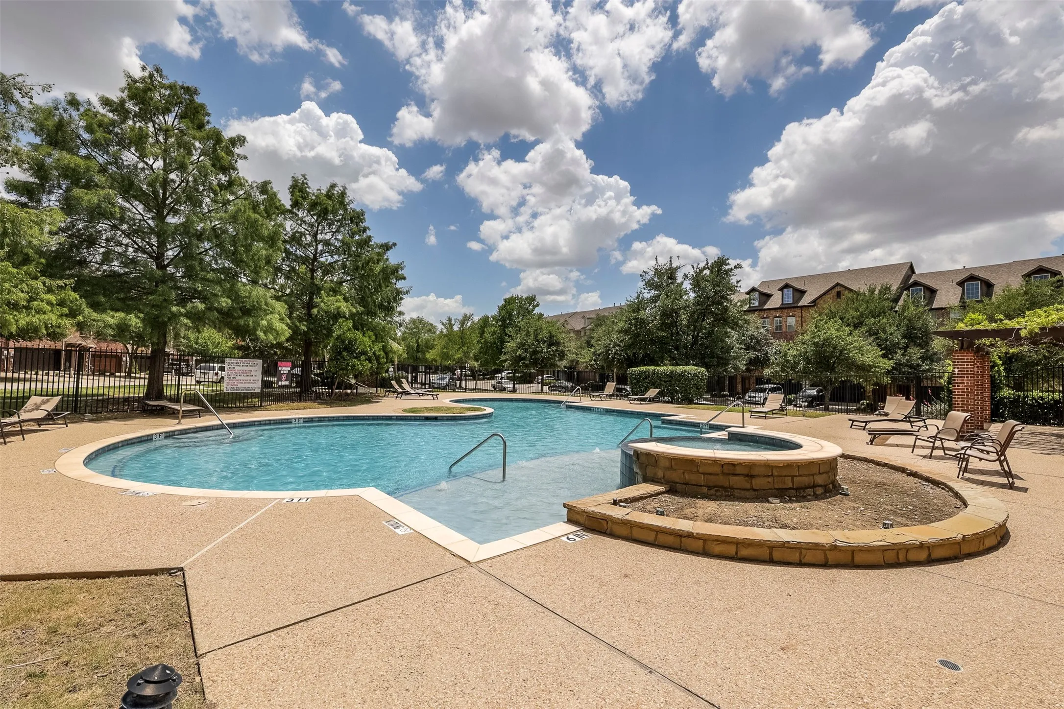 Townhouse For Sale in Dallas County , 1429 Fox Run Drive, Irving, Texas 75063, 3 Bedroom, 3 Bathroom, 2 Garage spaces, 2,315 Sqft, built in 2006, mls#21326608, Real Estate Agent in Irving, Homes For Sale in Dallas county, Homes For Sale in Irving, Realtor in Irving Texas, Real Estate Brokerage Independent Realty Texas, Luminita Cordes Realtor