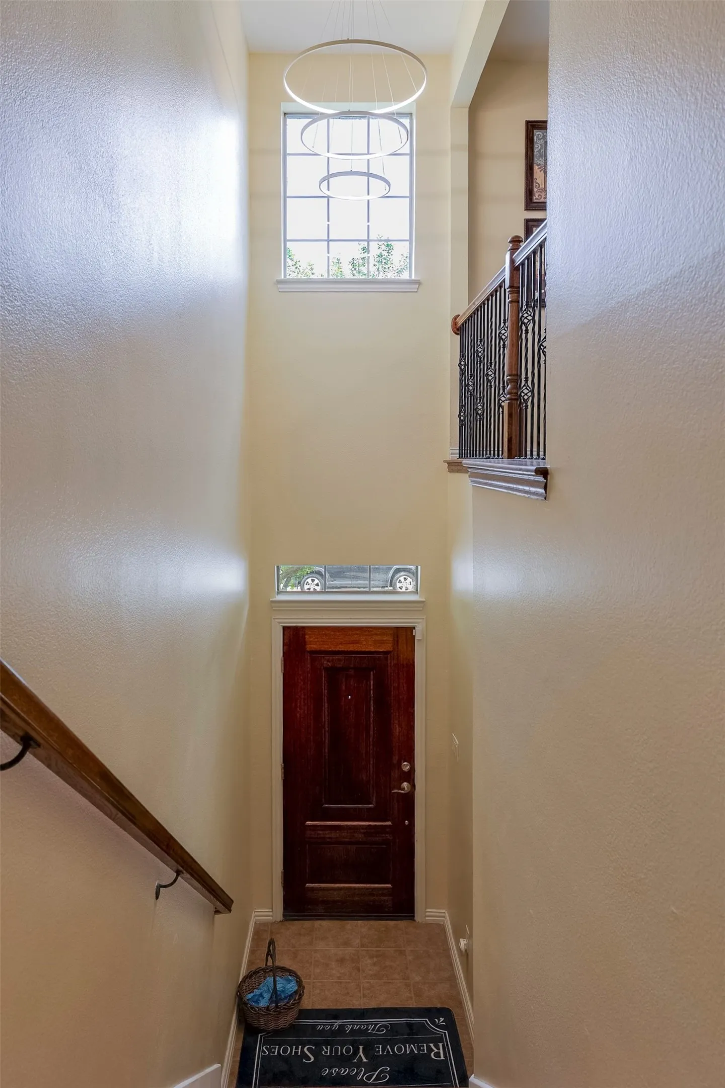 Townhouse For Sale in Dallas County , 1429 Fox Run Drive, Irving, Texas 75063, 3 Bedroom, 3 Bathroom, 2 Garage spaces, 2,315 Sqft, built in 2006, mls#21326608, Real Estate Agent in Irving, Homes For Sale in Dallas county, Homes For Sale in Irving, Realtor in Irving Texas, Real Estate Brokerage Independent Realty Texas, Luminita Cordes Realtor