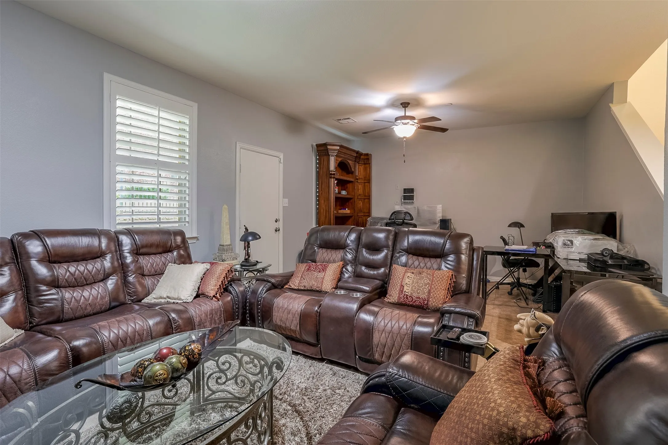 Townhouse For Sale in Dallas County , 1429 Fox Run Drive, Irving, Texas 75063, 3 Bedroom, 3 Bathroom, 2 Garage spaces, 2,315 Sqft, built in 2006, mls#21326608, Real Estate Agent in Irving, Homes For Sale in Dallas county, Homes For Sale in Irving, Realtor in Irving Texas, Real Estate Brokerage Independent Realty Texas, Luminita Cordes Realtor