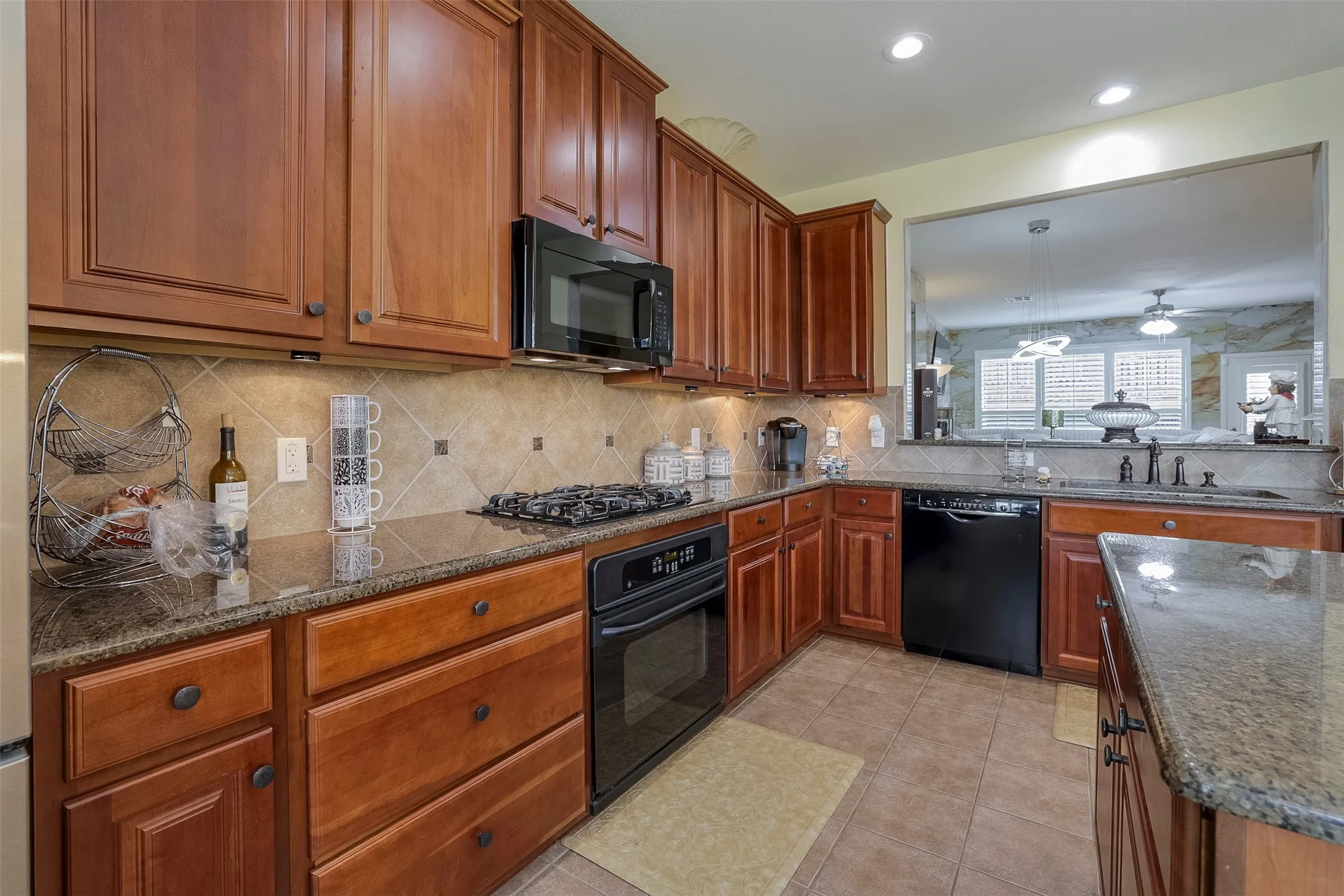 Townhouse For Sale in Dallas County , 1429 Fox Run Drive, Irving, Texas 75063, 3 Bedroom, 3 Bathroom, 2 Garage spaces, 2,315 Sqft, built in 2006, mls#21326608, Real Estate Agent in Irving, Homes For Sale in Dallas county, Homes For Sale in Irving, Realtor in Irving Texas, Real Estate Brokerage Independent Realty Texas, Luminita Cordes Realtor