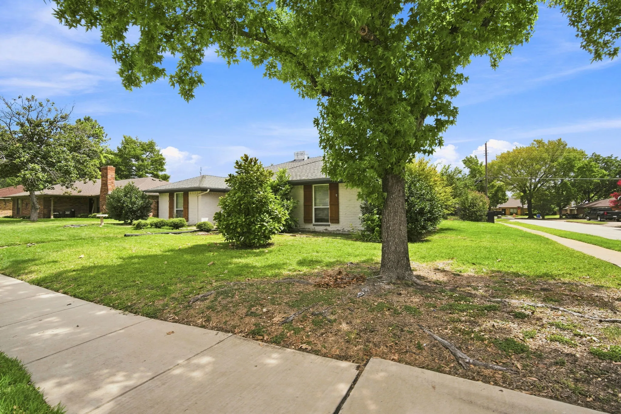 Single Family Residence For Sale in Ellis County , 2005 Yorkstown Drive, Ennis, Texas 75119, 3 Bedroom, 3 Bathroom, 2 Garage spaces, 2,058 Sqft, built in 1975, mls#21330052, Real Estate Agent in Ennis, Homes For Sale in Ellis county, Homes For Sale in Ennis, Realtor in Ennis Texas, Real Estate Brokerage Independent Realty Texas, Luminita Cordes Realtor