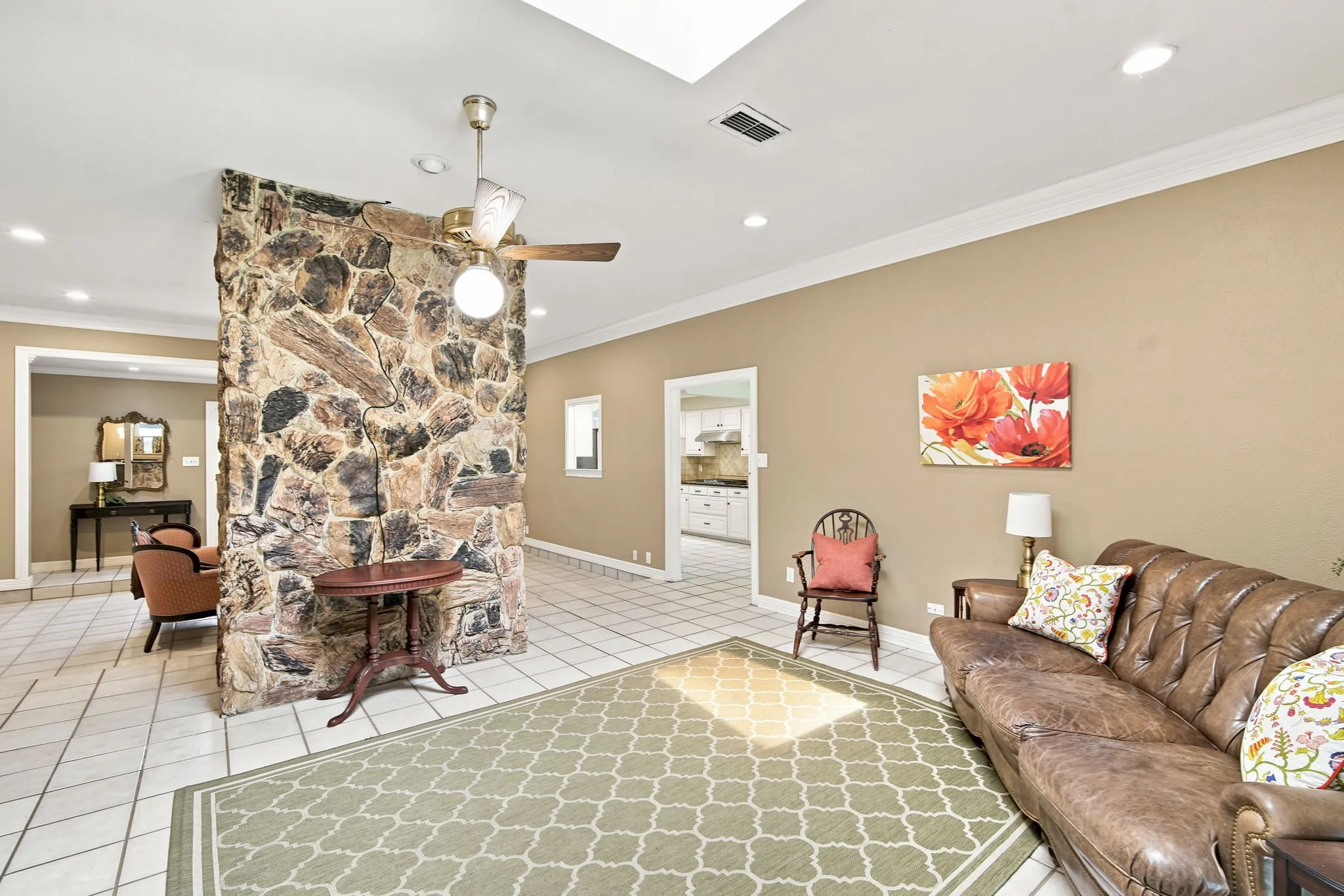 Single Family Residence For Sale in Ellis County , 2005 Yorkstown Drive, Ennis, Texas 75119, 3 Bedroom, 3 Bathroom, 2 Garage spaces, 2,058 Sqft, built in 1975, mls#21330052, Real Estate Agent in Ennis, Homes For Sale in Ellis county, Homes For Sale in Ennis, Realtor in Ennis Texas, Real Estate Brokerage Independent Realty Texas, Luminita Cordes Realtor