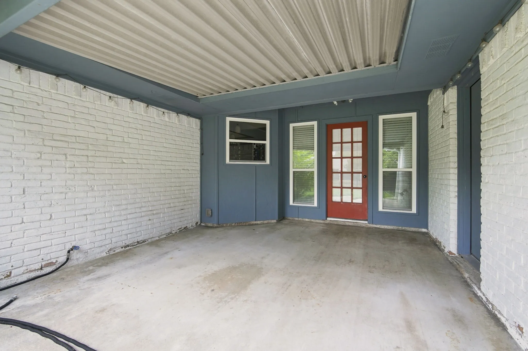 Single Family Residence For Sale in Ellis County , 2005 Yorkstown Drive, Ennis, Texas 75119, 3 Bedroom, 3 Bathroom, 2 Garage spaces, 2,058 Sqft, built in 1975, mls#21330052, Real Estate Agent in Ennis, Homes For Sale in Ellis county, Homes For Sale in Ennis, Realtor in Ennis Texas, Real Estate Brokerage Independent Realty Texas, Luminita Cordes Realtor