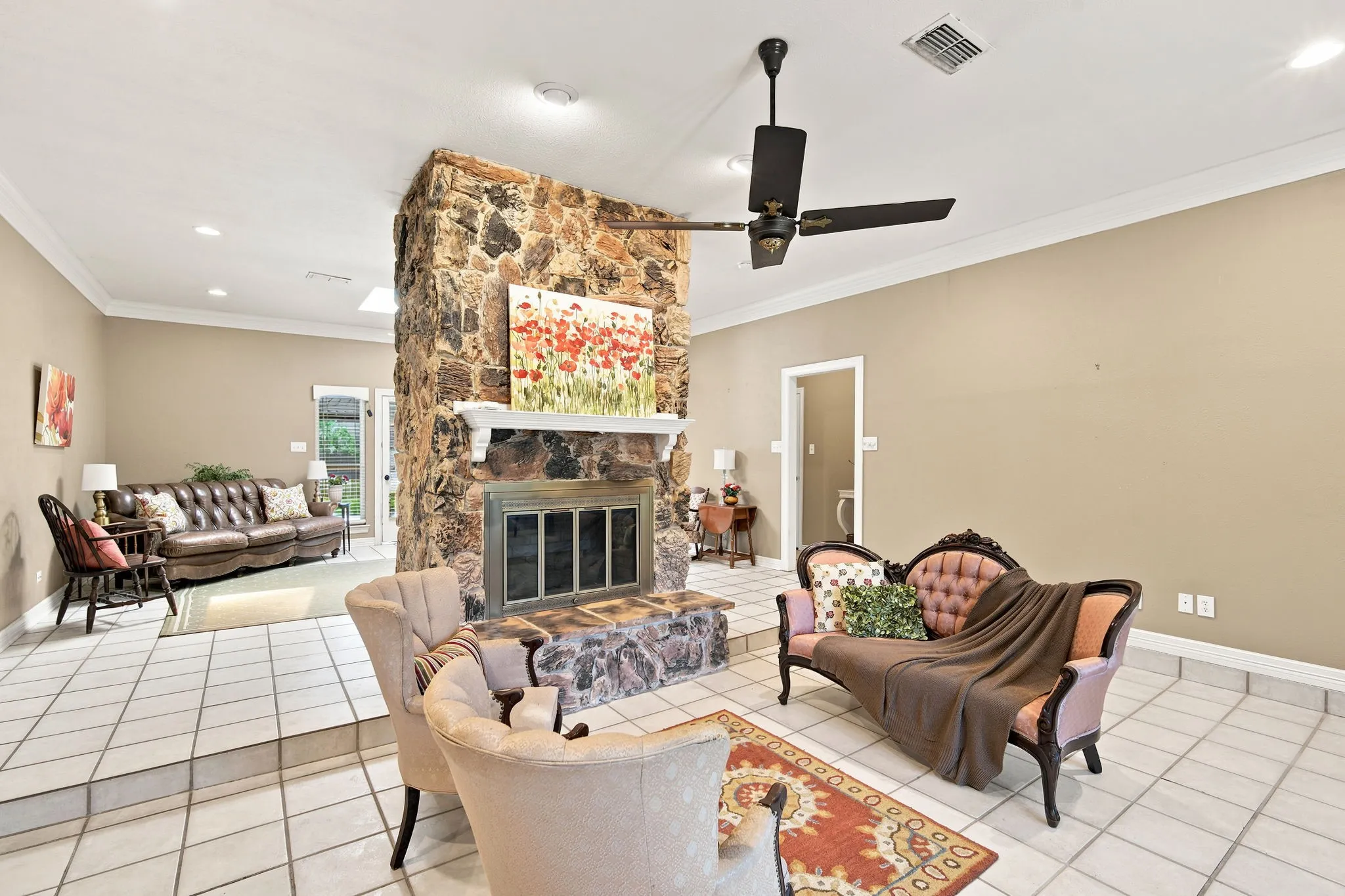 Single Family Residence For Sale in Ellis County , 2005 Yorkstown Drive, Ennis, Texas 75119, 3 Bedroom, 3 Bathroom, 2 Garage spaces, 2,058 Sqft, built in 1975, mls#21330052, Real Estate Agent in Ennis, Homes For Sale in Ellis county, Homes For Sale in Ennis, Realtor in Ennis Texas, Real Estate Brokerage Independent Realty Texas, Luminita Cordes Realtor