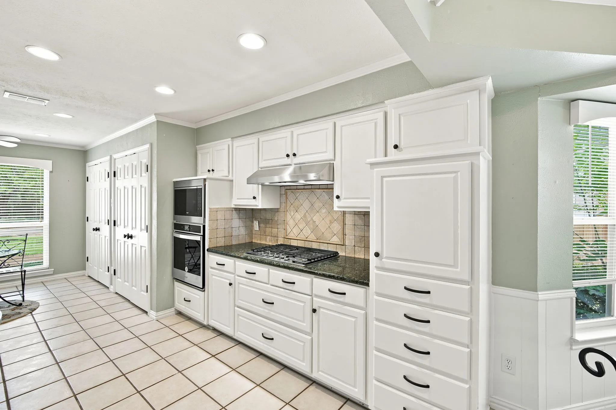 Single Family Residence For Sale in Ellis County , 2005 Yorkstown Drive, Ennis, Texas 75119, 3 Bedroom, 3 Bathroom, 2 Garage spaces, 2,058 Sqft, built in 1975, mls#21330052, Real Estate Agent in Ennis, Homes For Sale in Ellis county, Homes For Sale in Ennis, Realtor in Ennis Texas, Real Estate Brokerage Independent Realty Texas, Luminita Cordes Realtor