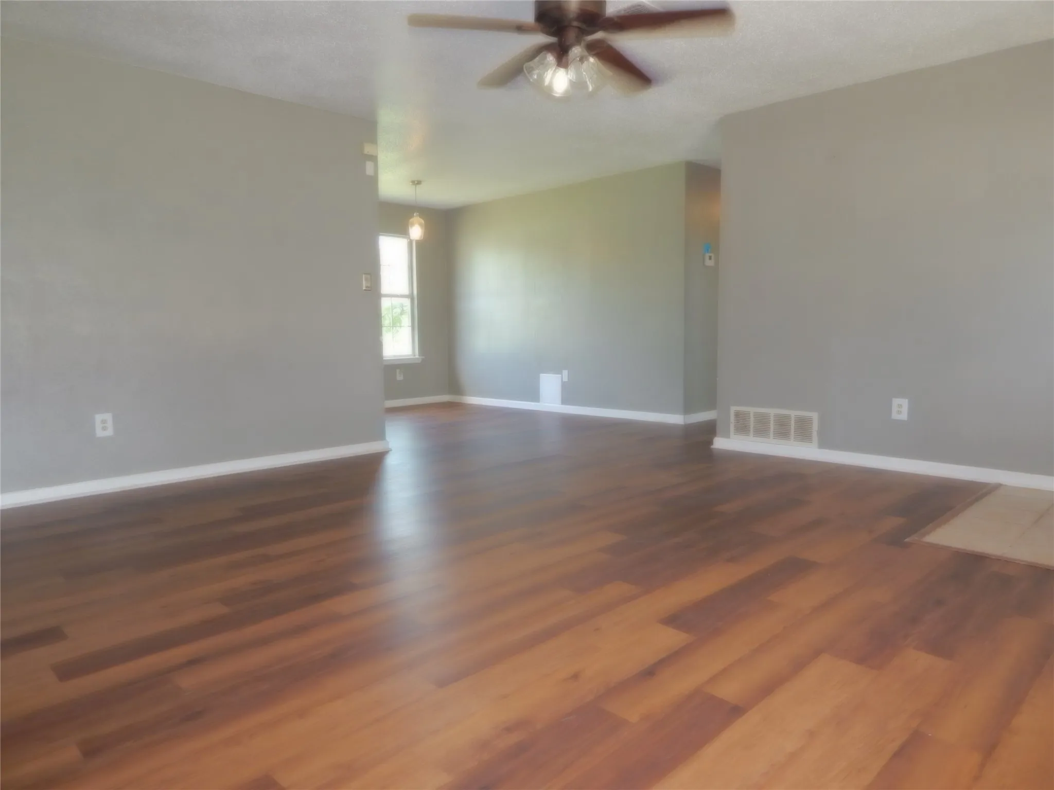 Single Family Residence For Rent in Collin County , 1018 N Powell Parkway, Anna, Texas 75409, 3 Bedroom, 2 Bathroom, 1 Garage spaces, 1,092 Sqft, built in 1978, mls#21330071, Real Estate Agent in Anna, Homes For Rent in Collin county, Homes For Rent in Anna, Realtor in Anna Texas, Real Estate Brokerage Independent Realty Texas, Luminita Cordes Realtor