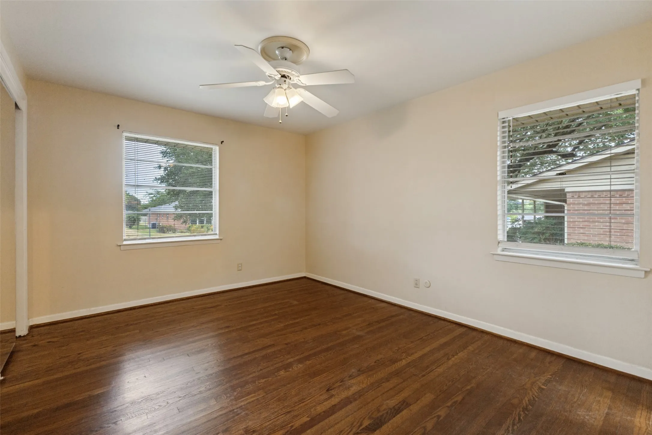 Single Family Residence For Rent in Dallas County , 1303 Northlake Drive, Richardson, Texas 75080, 3 Bedroom, 2 Bathroom, Garage spaces, 1,440 Sqft, built in 1959, mls#21323741, Real Estate Agent in Richardson, Homes For Rent in Dallas county, Homes For Rent in Richardson, Realtor in Richardson Texas, Real Estate Brokerage Independent Realty Texas, Luminita Cordes Realtor
