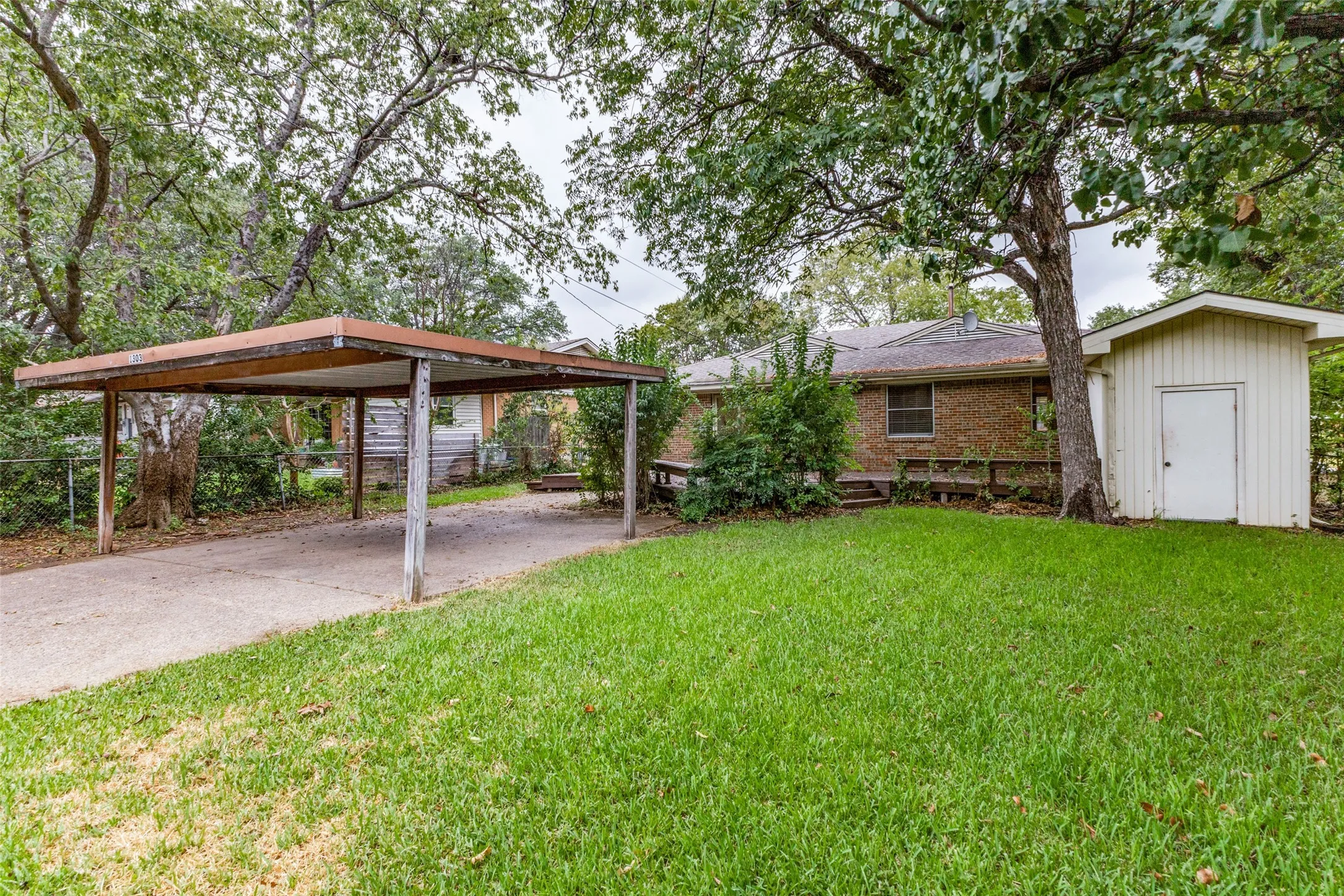 Single Family Residence For Rent in Dallas County , 1303 Northlake Drive, Richardson, Texas 75080, 3 Bedroom, 2 Bathroom, Garage spaces, 1,440 Sqft, built in 1959, mls#21323741, Real Estate Agent in Richardson, Homes For Rent in Dallas county, Homes For Rent in Richardson, Realtor in Richardson Texas, Real Estate Brokerage Independent Realty Texas, Luminita Cordes Realtor
