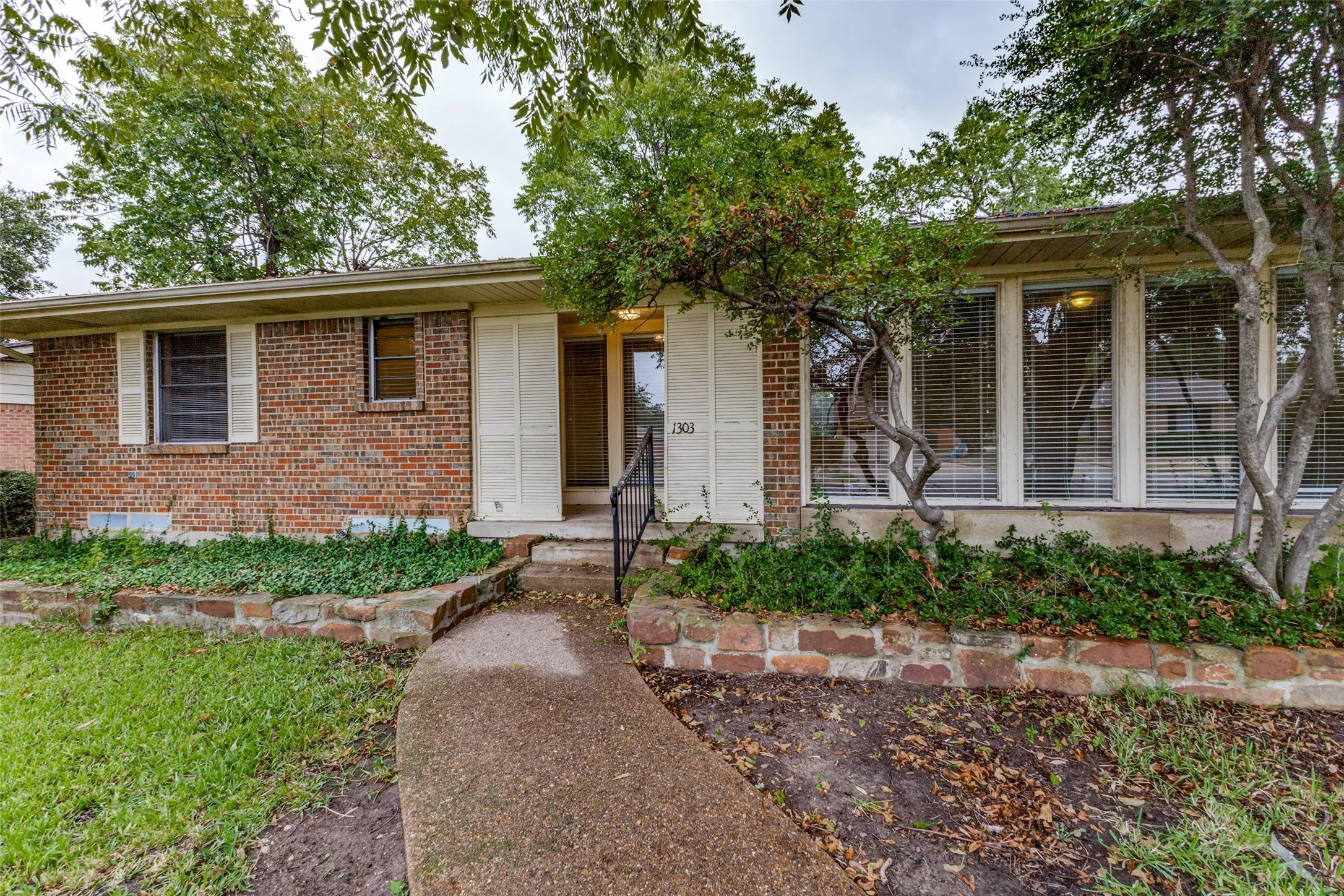 Single Family Residence For Rent in Dallas County , 1303 Northlake Drive, Richardson, Texas 75080, 3 Bedroom, 2 Bathroom, Garage spaces, 1,440 Sqft, built in 1959, mls#21323741, Real Estate Agent in Richardson, Homes For Rent in Dallas county, Homes For Rent in Richardson, Realtor in Richardson Texas, Real Estate Brokerage Independent Realty Texas, Luminita Cordes Realtor