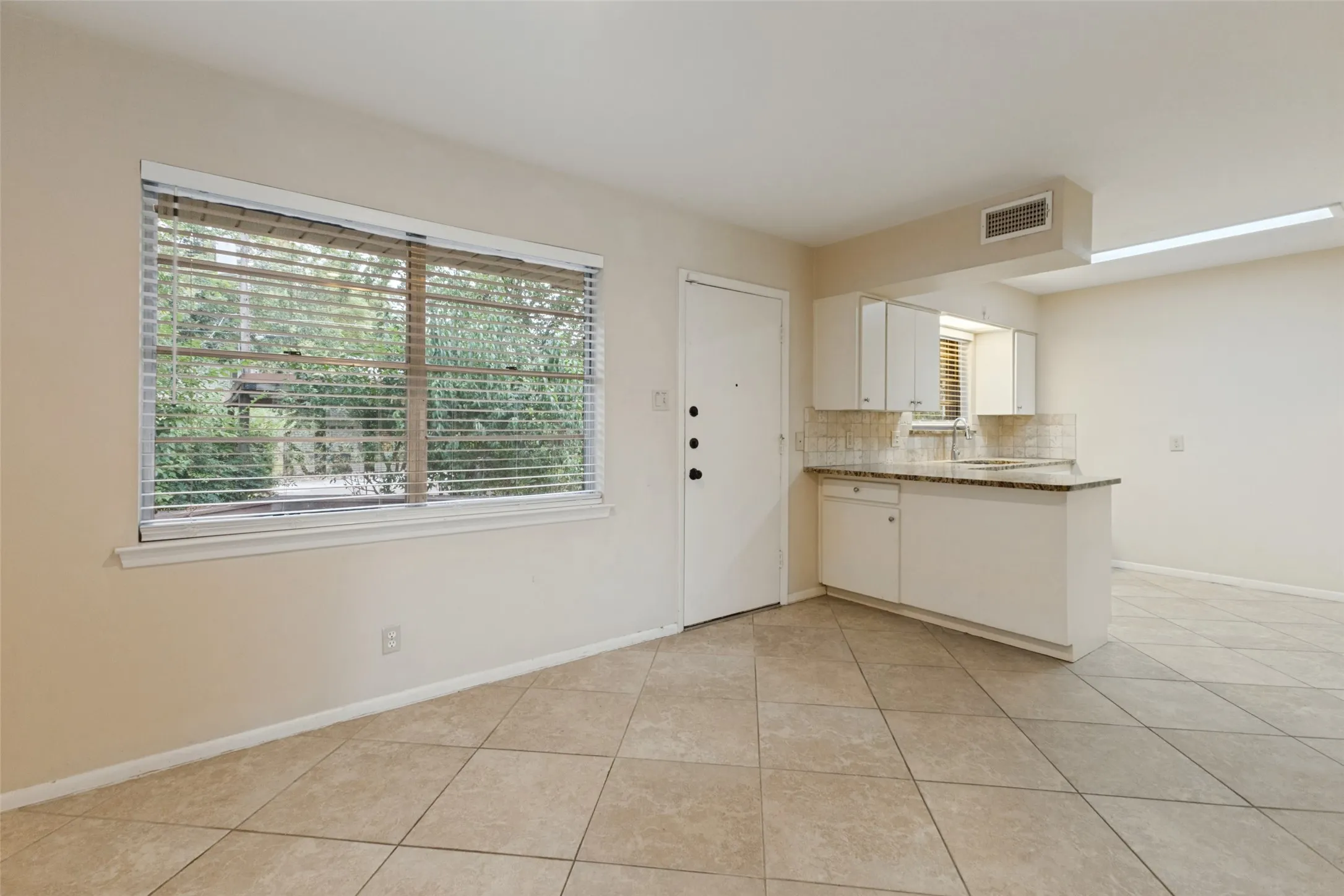 Single Family Residence For Rent in Dallas County , 1303 Northlake Drive, Richardson, Texas 75080, 3 Bedroom, 2 Bathroom, Garage spaces, 1,440 Sqft, built in 1959, mls#21323741, Real Estate Agent in Richardson, Homes For Rent in Dallas county, Homes For Rent in Richardson, Realtor in Richardson Texas, Real Estate Brokerage Independent Realty Texas, Luminita Cordes Realtor