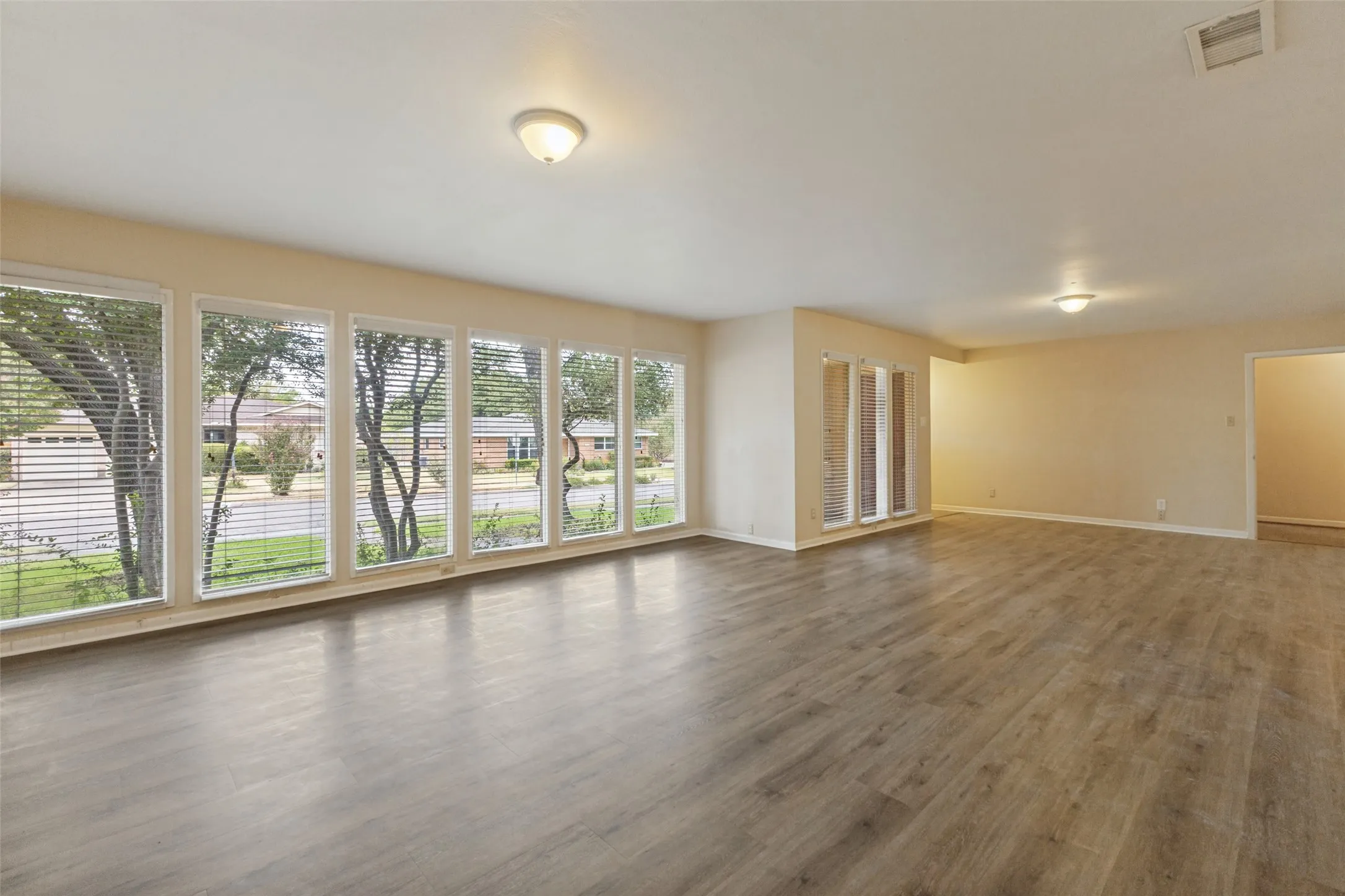 Single Family Residence For Rent in Dallas County , 1303 Northlake Drive, Richardson, Texas 75080, 3 Bedroom, 2 Bathroom, Garage spaces, 1,440 Sqft, built in 1959, mls#21323741, Real Estate Agent in Richardson, Homes For Rent in Dallas county, Homes For Rent in Richardson, Realtor in Richardson Texas, Real Estate Brokerage Independent Realty Texas, Luminita Cordes Realtor