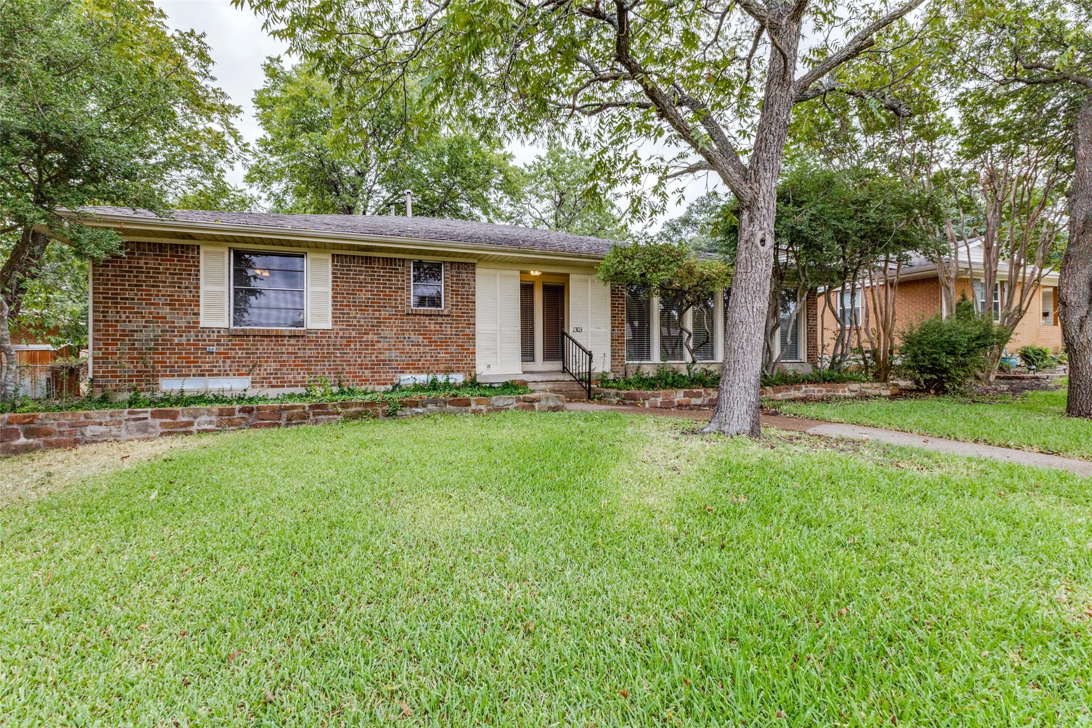 Single Family Residence For Rent in Dallas County , 1303 Northlake Drive, Richardson, Texas 75080, 3 Bedroom, 2 Bathroom, Garage spaces, 1,440 Sqft, built in 1959, mls#21323741, Real Estate Agent in Richardson, Homes For Rent in Dallas county, Homes For Rent in Richardson, Realtor in Richardson Texas, Real Estate Brokerage Independent Realty Texas, Luminita Cordes Realtor