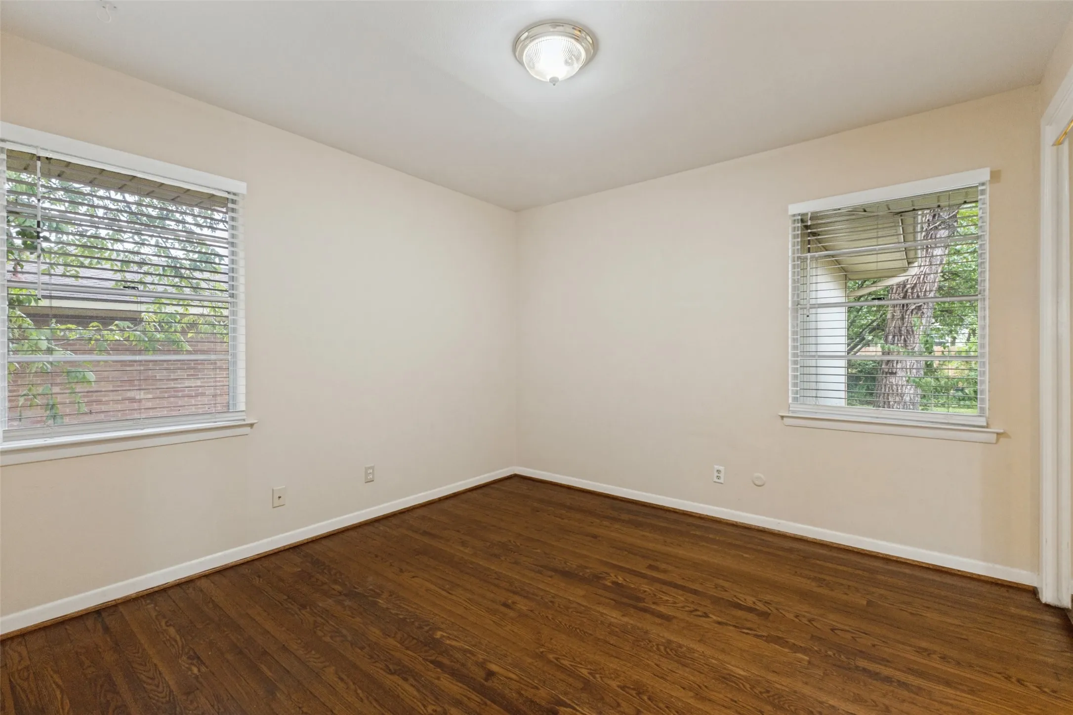Single Family Residence For Rent in Dallas County , 1303 Northlake Drive, Richardson, Texas 75080, 3 Bedroom, 2 Bathroom, Garage spaces, 1,440 Sqft, built in 1959, mls#21323741, Real Estate Agent in Richardson, Homes For Rent in Dallas county, Homes For Rent in Richardson, Realtor in Richardson Texas, Real Estate Brokerage Independent Realty Texas, Luminita Cordes Realtor