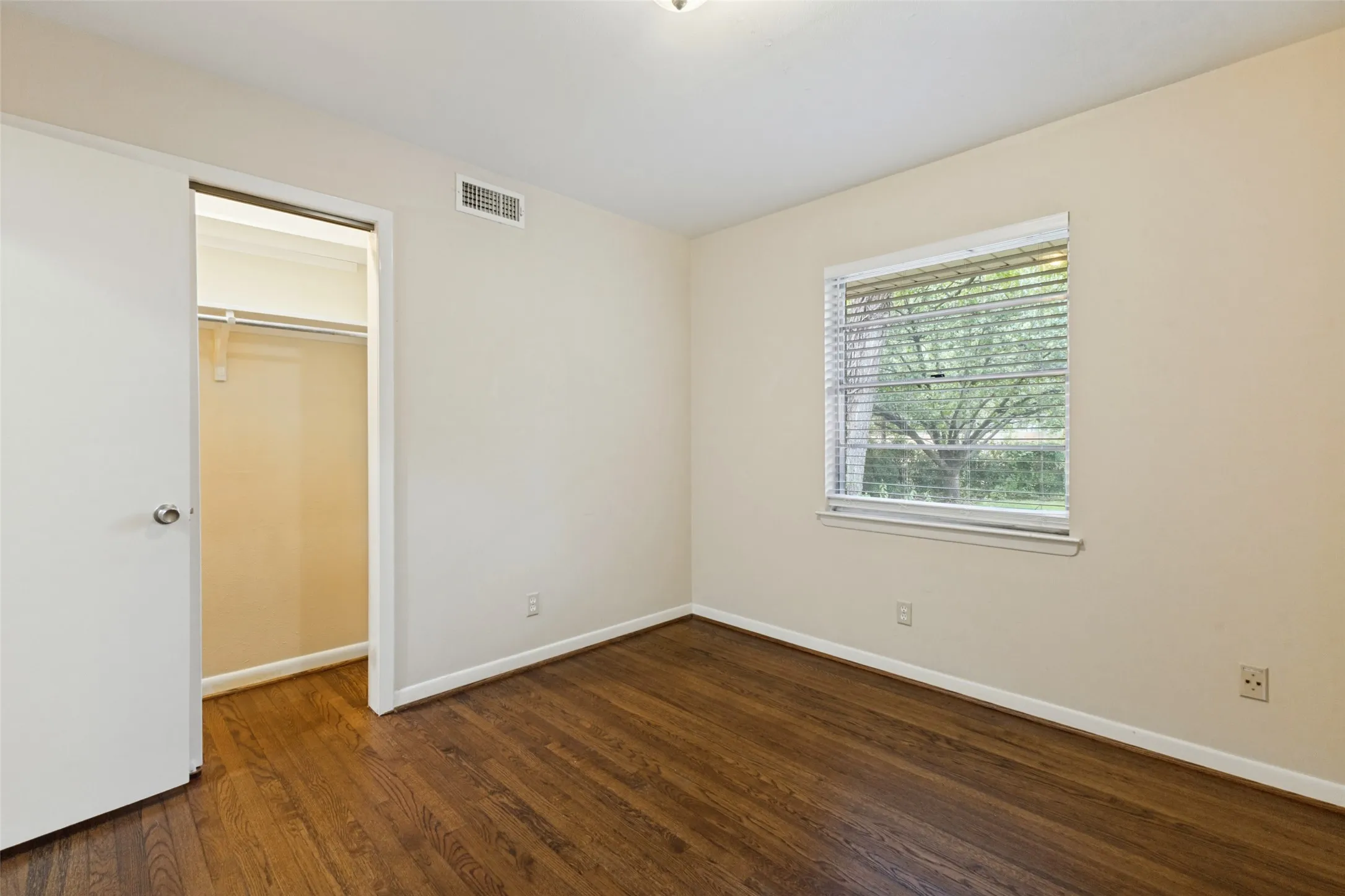 Single Family Residence For Rent in Dallas County , 1303 Northlake Drive, Richardson, Texas 75080, 3 Bedroom, 2 Bathroom, Garage spaces, 1,440 Sqft, built in 1959, mls#21323741, Real Estate Agent in Richardson, Homes For Rent in Dallas county, Homes For Rent in Richardson, Realtor in Richardson Texas, Real Estate Brokerage Independent Realty Texas, Luminita Cordes Realtor