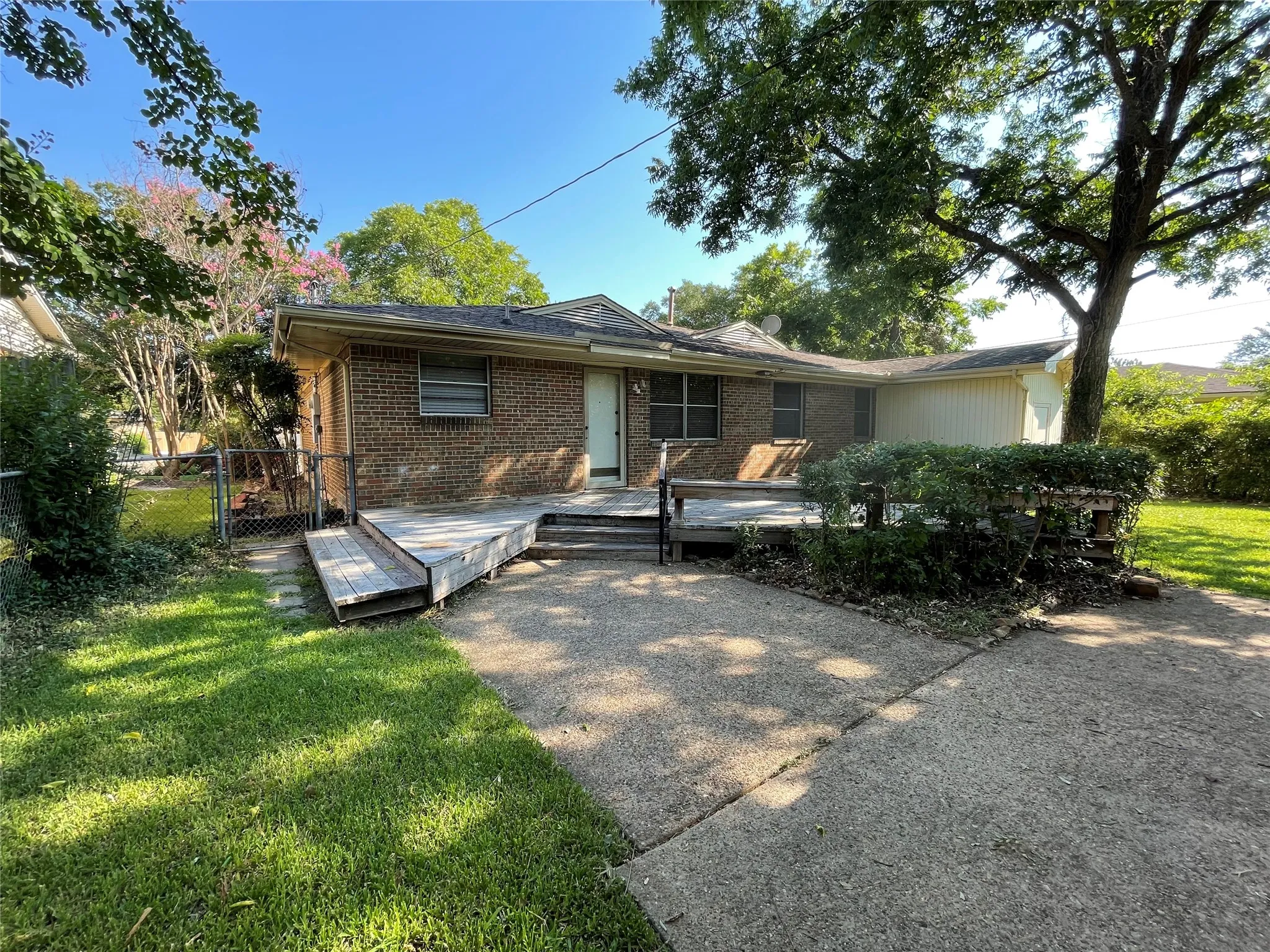 Single Family Residence For Rent in Dallas County , 1303 Northlake Drive, Richardson, Texas 75080, 3 Bedroom, 2 Bathroom, Garage spaces, 1,440 Sqft, built in 1959, mls#21323741, Real Estate Agent in Richardson, Homes For Rent in Dallas county, Homes For Rent in Richardson, Realtor in Richardson Texas, Real Estate Brokerage Independent Realty Texas, Luminita Cordes Realtor