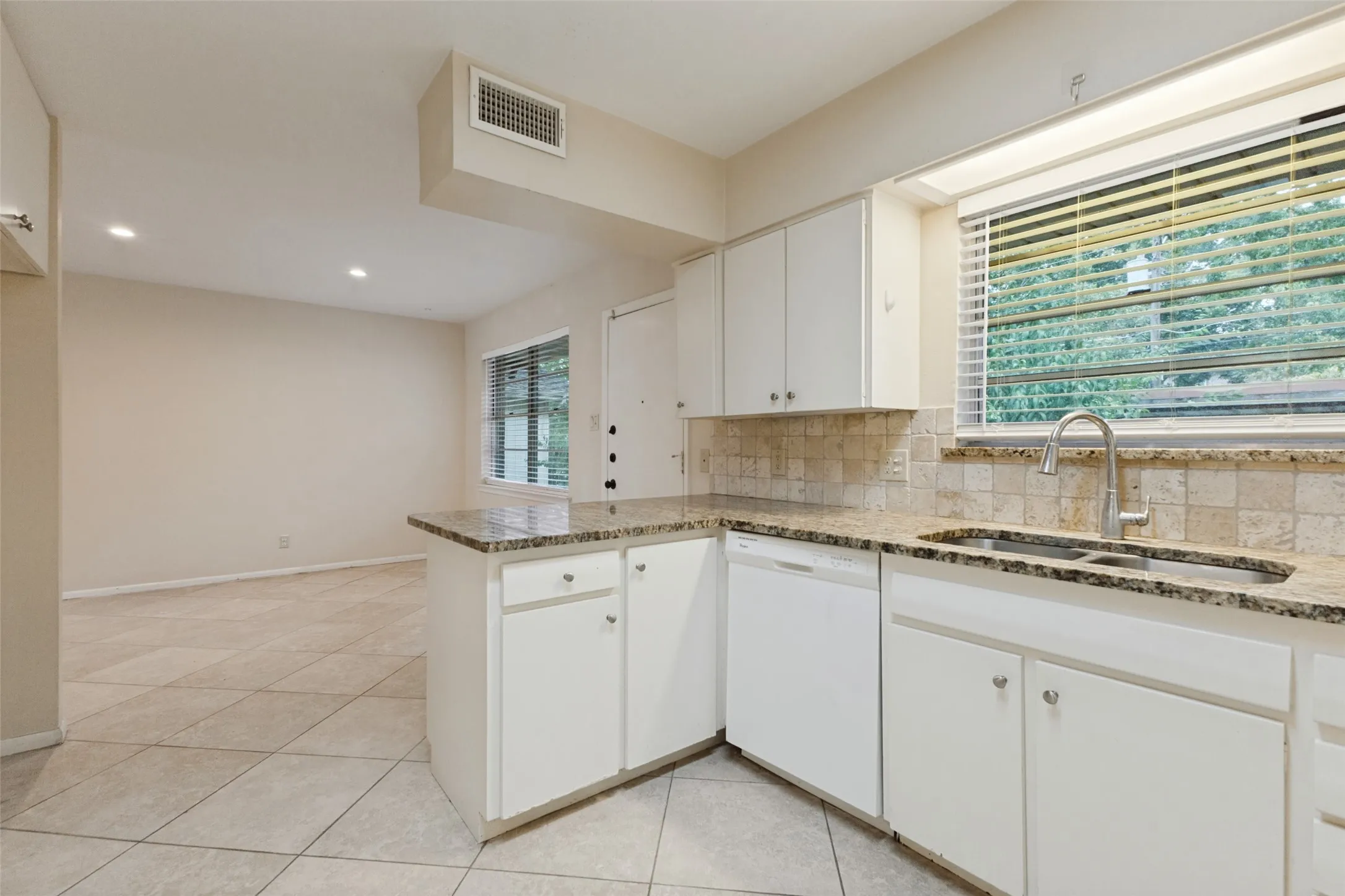 Single Family Residence For Rent in Dallas County , 1303 Northlake Drive, Richardson, Texas 75080, 3 Bedroom, 2 Bathroom, Garage spaces, 1,440 Sqft, built in 1959, mls#21323741, Real Estate Agent in Richardson, Homes For Rent in Dallas county, Homes For Rent in Richardson, Realtor in Richardson Texas, Real Estate Brokerage Independent Realty Texas, Luminita Cordes Realtor