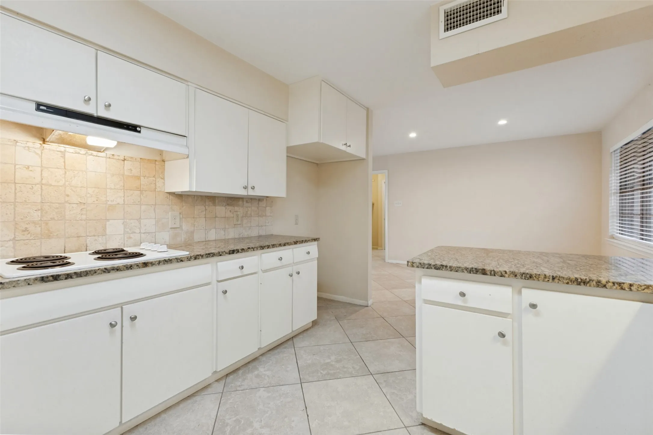 Single Family Residence For Rent in Dallas County , 1303 Northlake Drive, Richardson, Texas 75080, 3 Bedroom, 2 Bathroom, Garage spaces, 1,440 Sqft, built in 1959, mls#21323741, Real Estate Agent in Richardson, Homes For Rent in Dallas county, Homes For Rent in Richardson, Realtor in Richardson Texas, Real Estate Brokerage Independent Realty Texas, Luminita Cordes Realtor