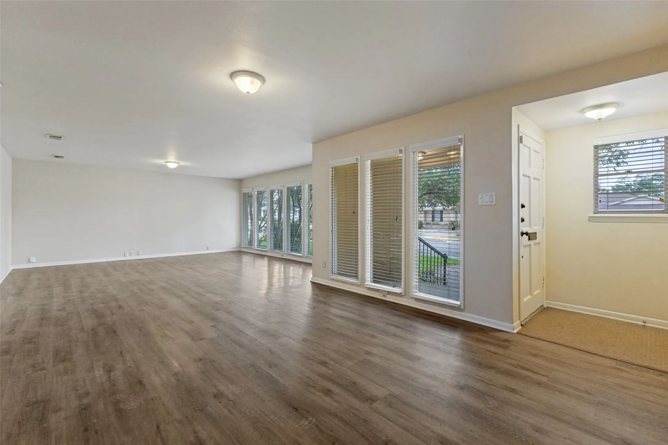 Single Family Residence For Rent in Dallas County , 1303 Northlake Drive, Richardson, Texas 75080, 3 Bedroom, 2 Bathroom, Garage spaces, 1,440 Sqft, built in 1959, mls#21323741, Real Estate Agent in Richardson, Homes For Rent in Dallas county, Homes For Rent in Richardson, Realtor in Richardson Texas, Real Estate Brokerage Independent Realty Texas, Luminita Cordes Realtor