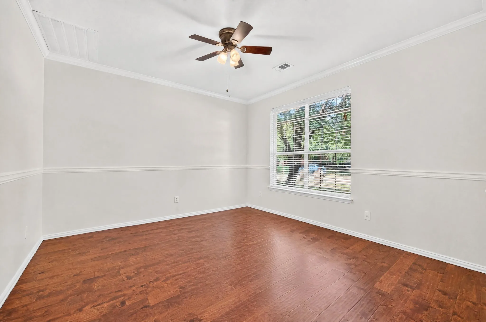 Single Family Residence For Sale in Denton County , 13444 Bavarian Drive, Frisco, Texas 75033, 4 Bedroom, 3 Bathroom, 2 Garage spaces, 2,967 Sqft, built in 2005, mls#21329607, Real Estate Agent in Frisco, Homes For Sale in Denton county, Homes For Sale in Frisco, Realtor in Frisco Texas, Real Estate Brokerage Independent Realty Texas, Luminita Cordes Realtor